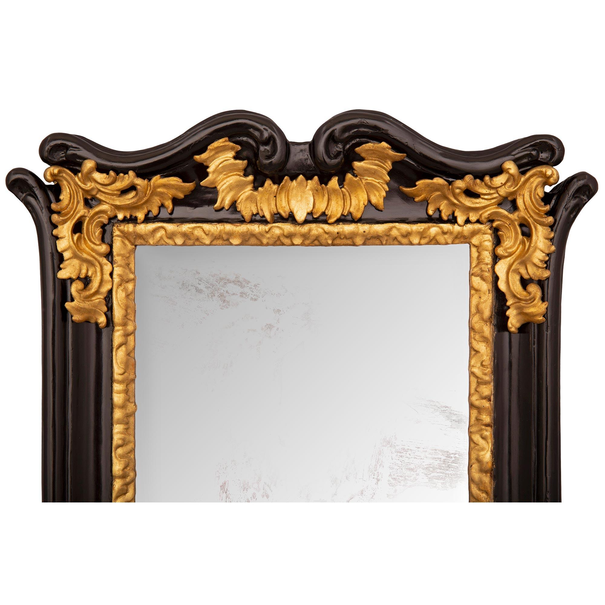 Italian 18th Century Baroque St. Ebonized Fruitwood and Giltwood Mirror In Good Condition For Sale In West Palm Beach, FL