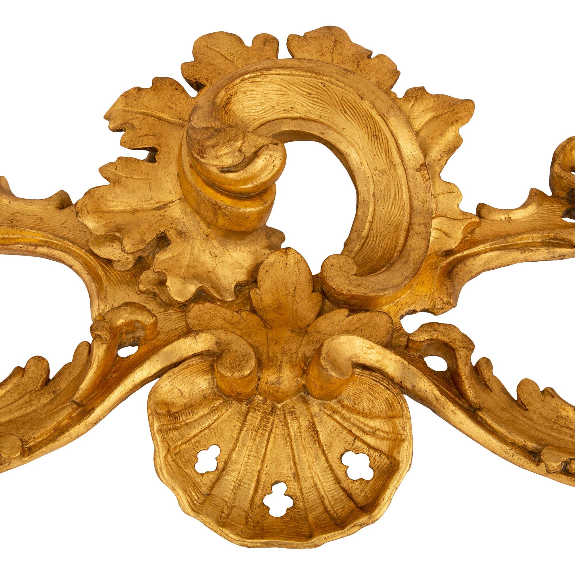 Italienische Konsole aus vergoldetem Holz und Sarrancolin-Marmor im Barockstil des 18. Jahrhunderts im Angebot 4