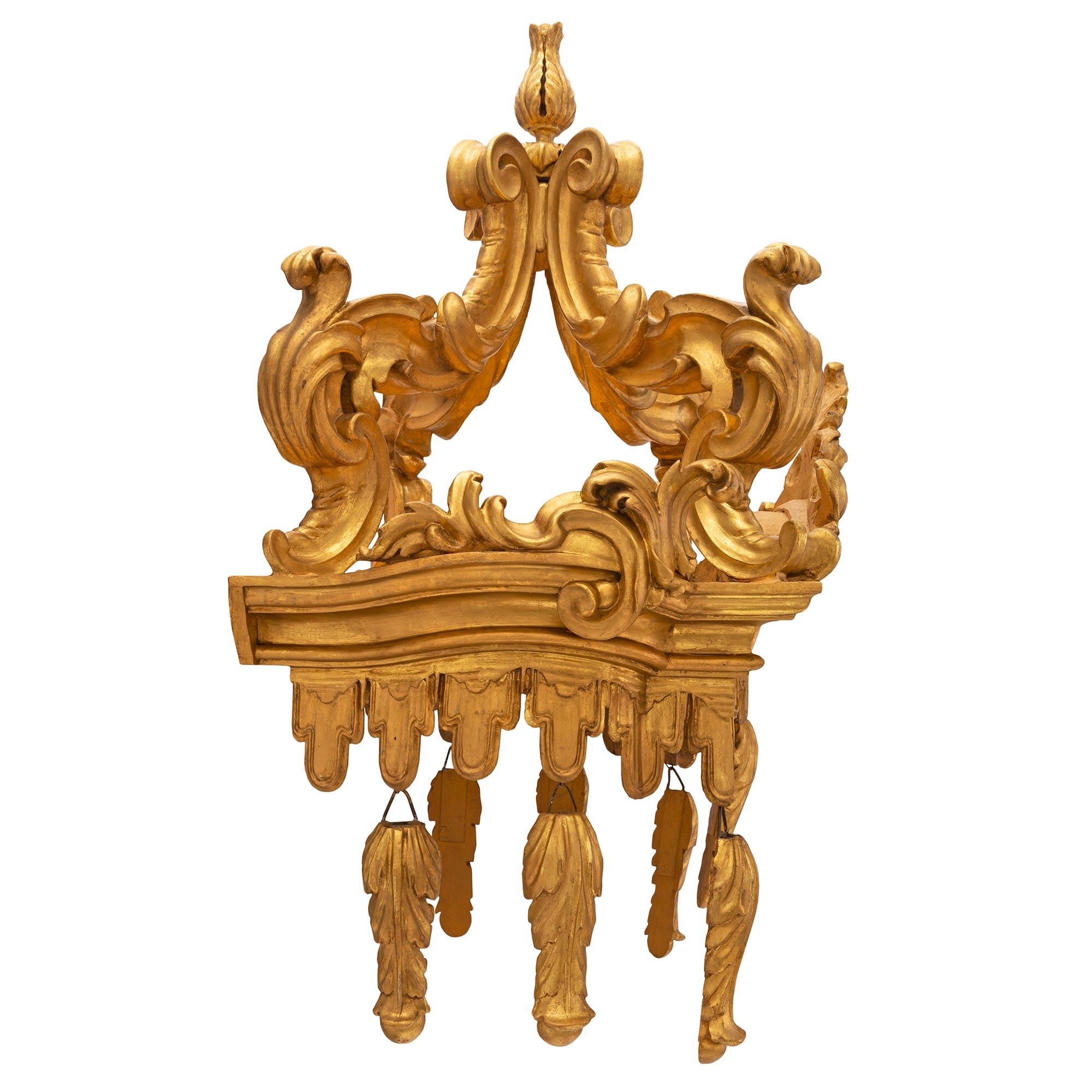 Italian 18th Century Baroque St. Giltwood Canopy In Good Condition In West Palm Beach, FL