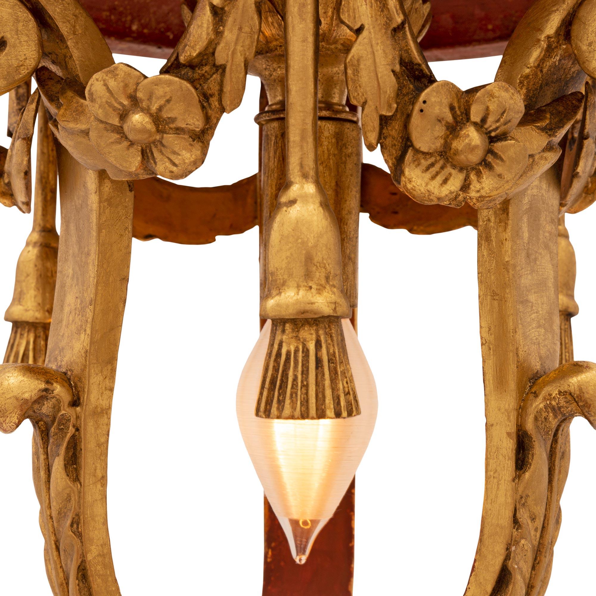 Patiné Lanterne italienne baroque du XVIIIe siècle en bois doré en vente