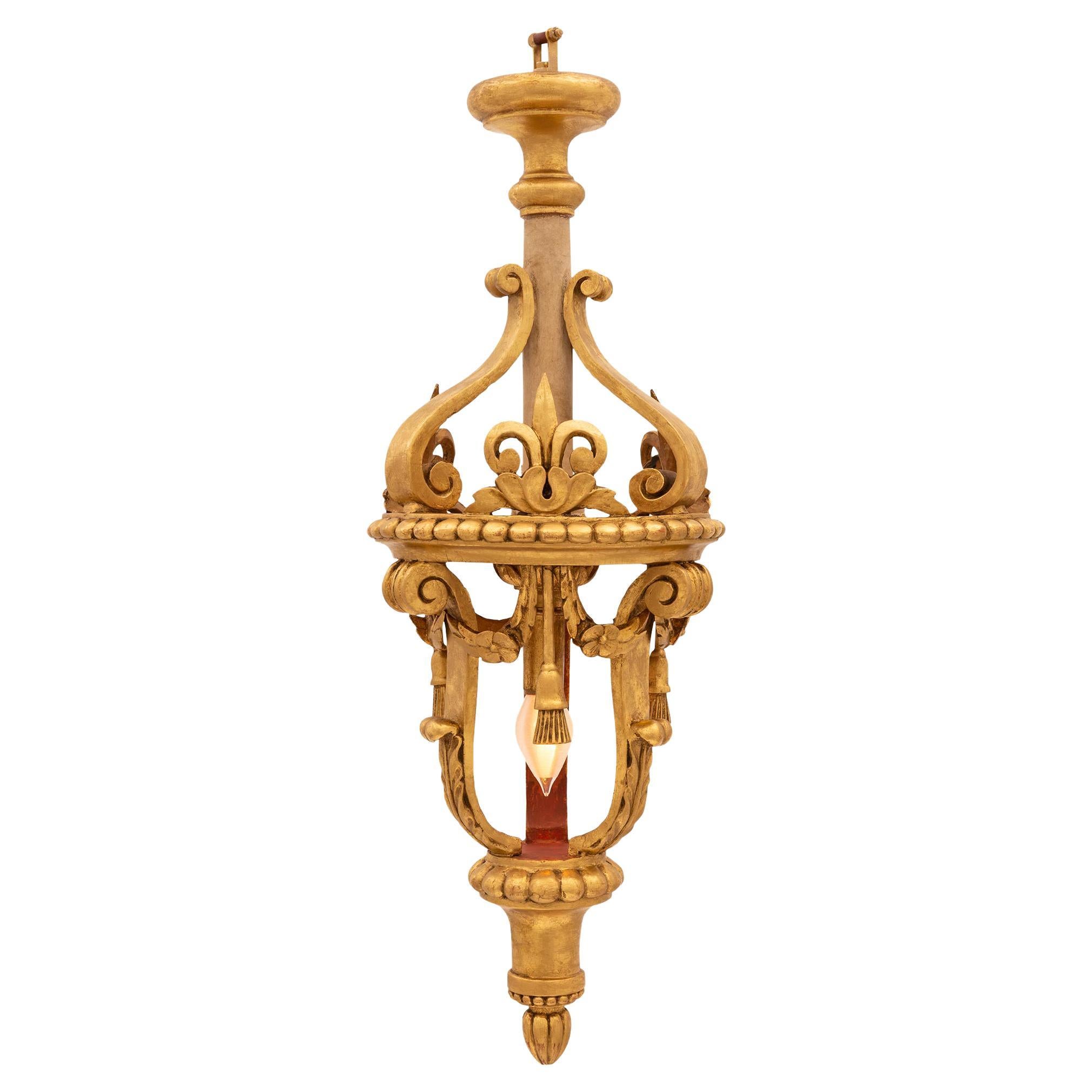 Lanterne italienne baroque du XVIIIe siècle en bois doré en vente