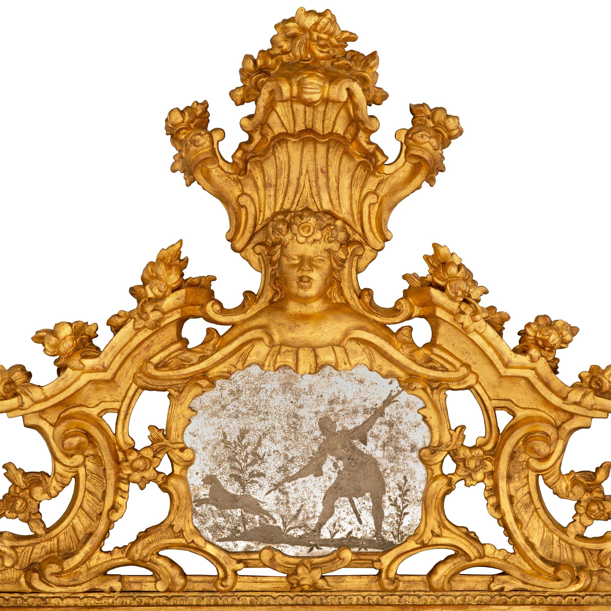 Baroque Miroir baroque italien du 18ème siècle en bois doré en vente