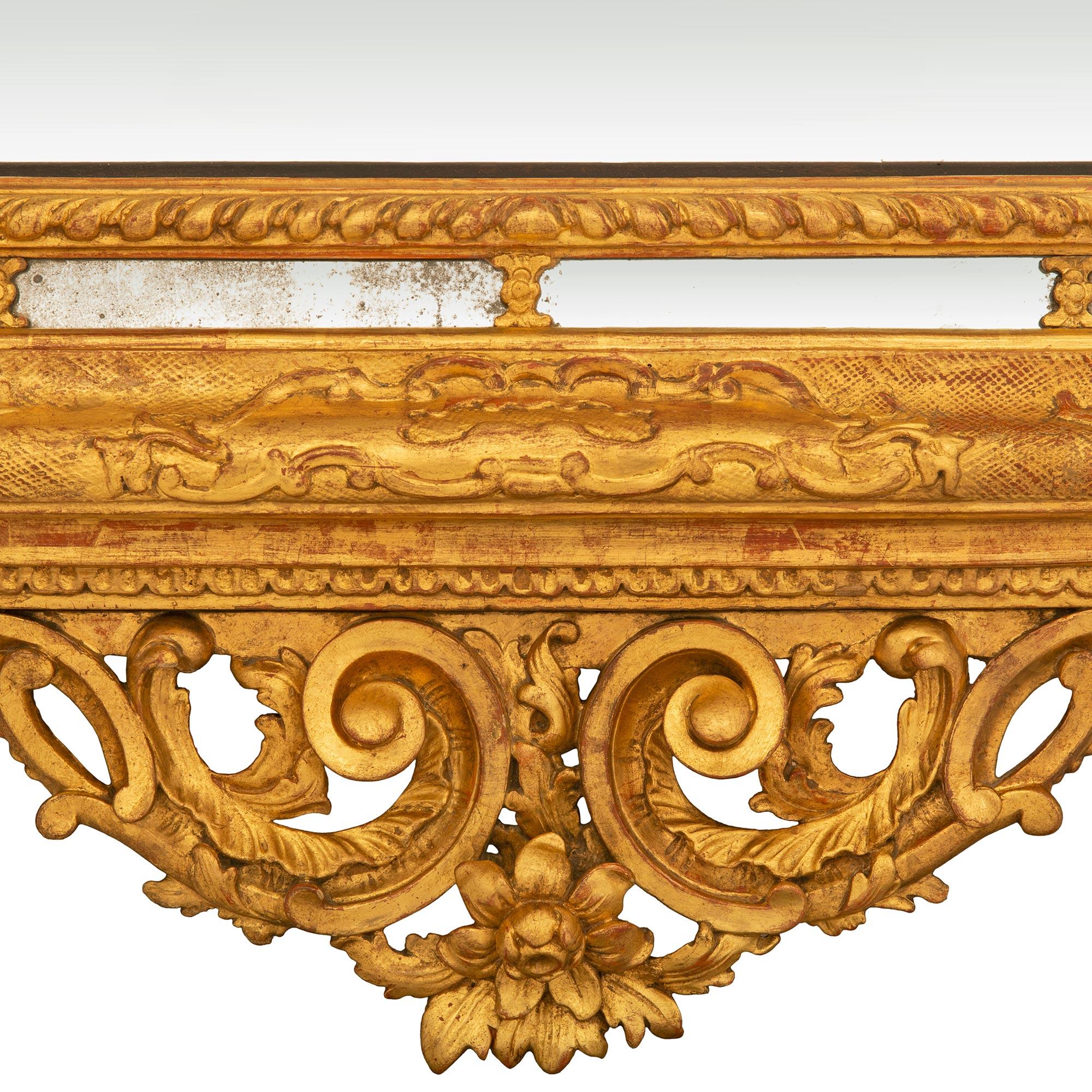 Miroir baroque italien du 18ème siècle en bois doré en vente 2