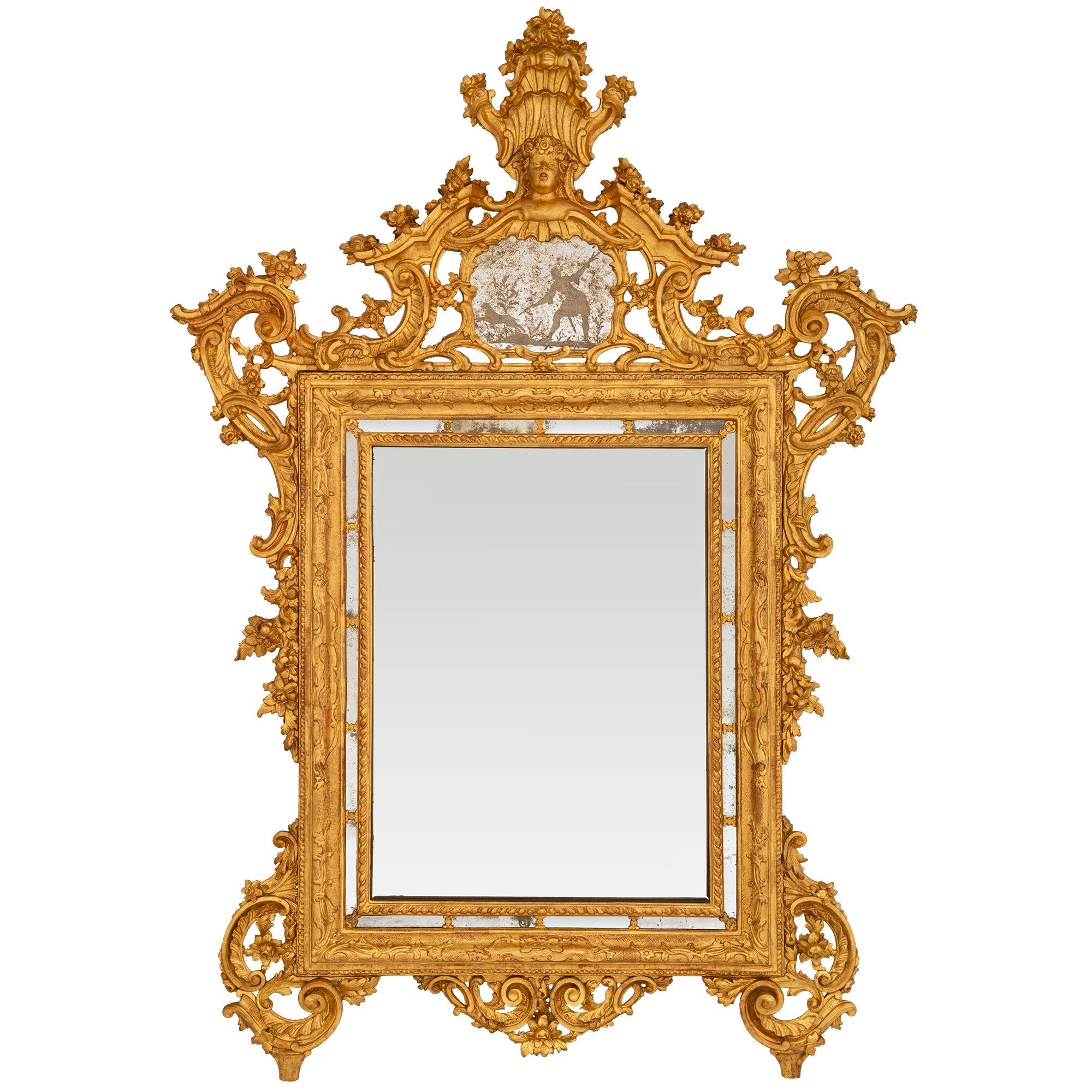 Miroir baroque italien du 18ème siècle en bois doré en vente 3