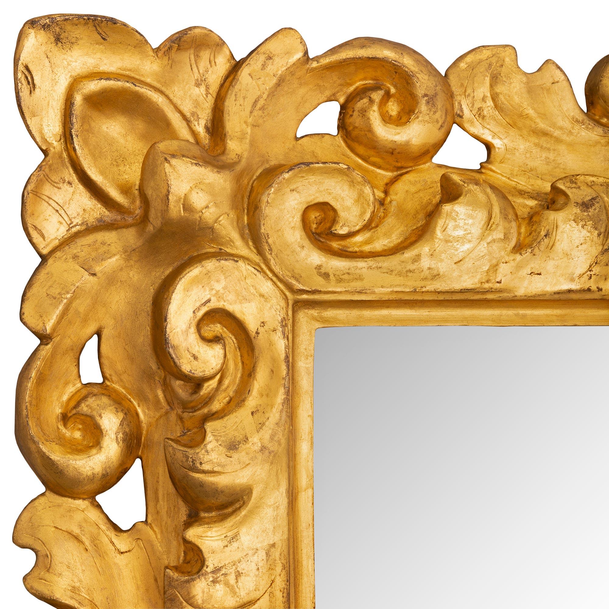 Italian 18th Century Baroque St. Giltwood Mirror from Tuscany In Good Condition For Sale In West Palm Beach, FL