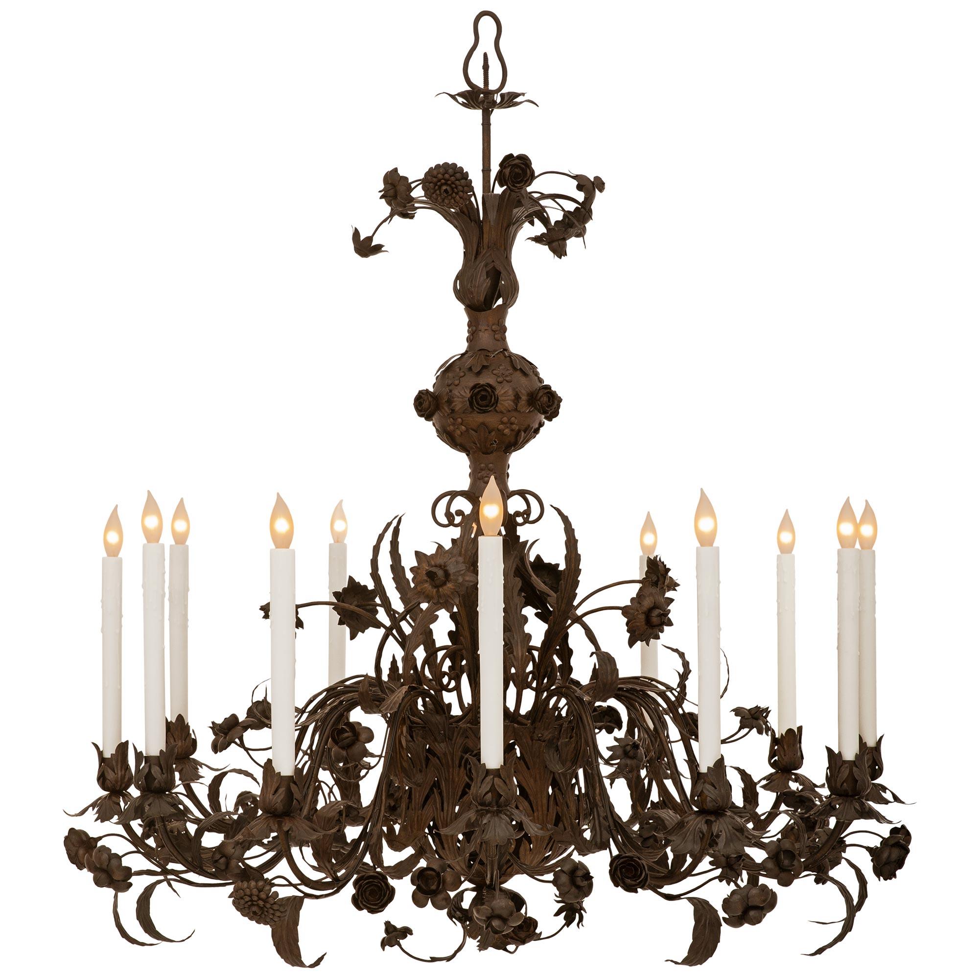Italian 18th Century Baroque St. Patinated Bronze And Tole Chandelier In Good Condition In West Palm Beach, FL