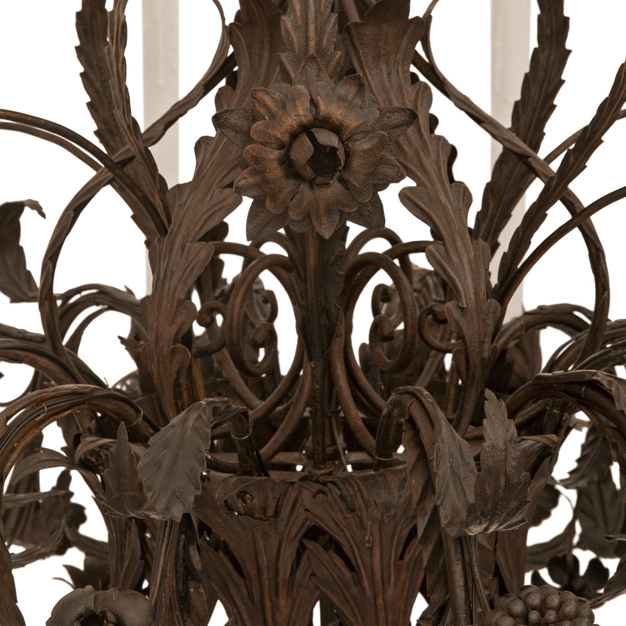 Italian 18th Century Baroque St. Patinated Bronze And Tole Chandelier 1