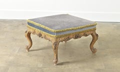 Taburete bajo tapizado barroco italiano del siglo XVIII