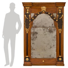 Specchio barocco italiano del XVIII secolo in noce e legno dorato