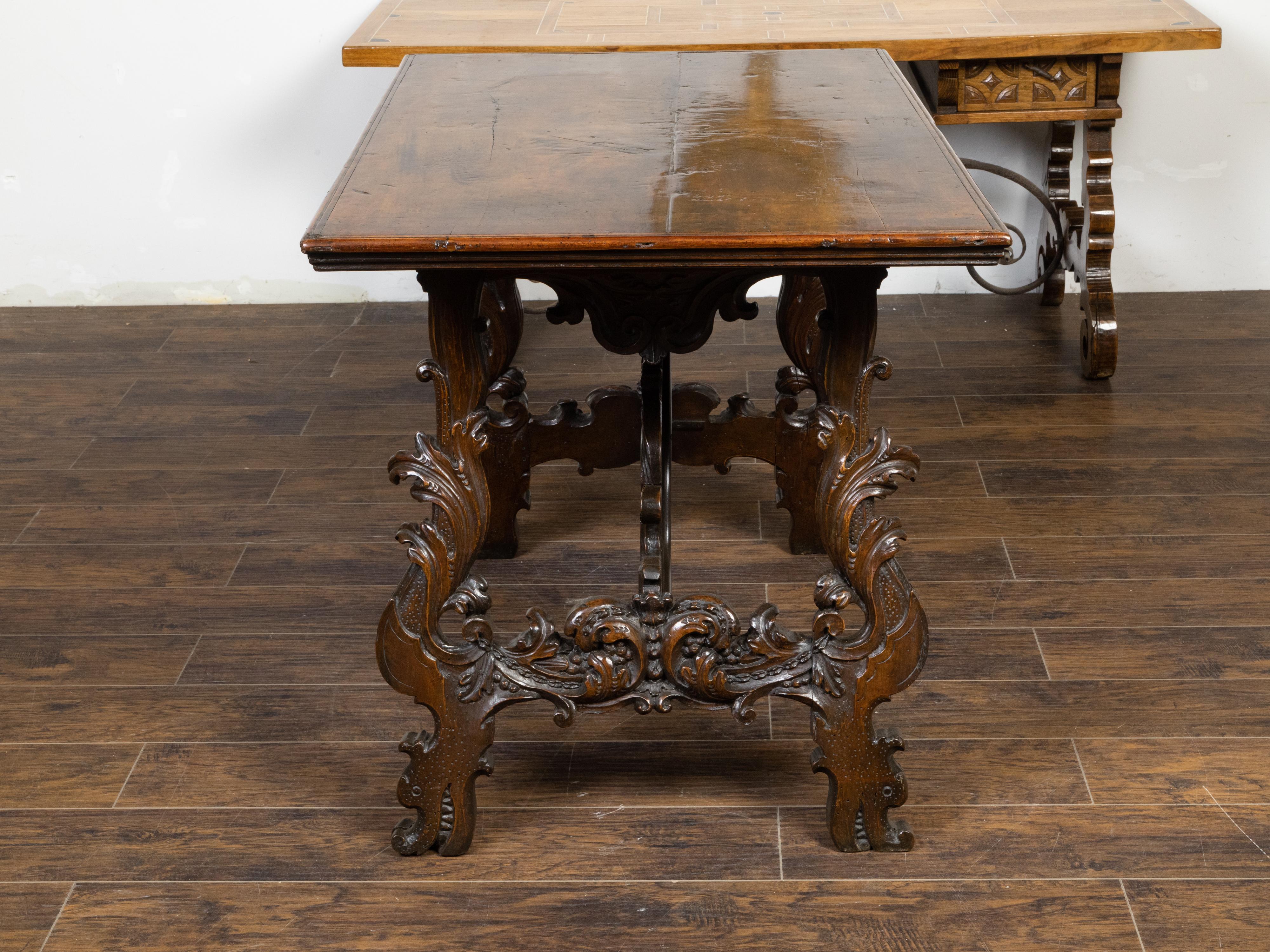Italian 18th Century Baroque Walnut Fratino Console Table with Carved Foliage In Good Condition For Sale In Atlanta, GA