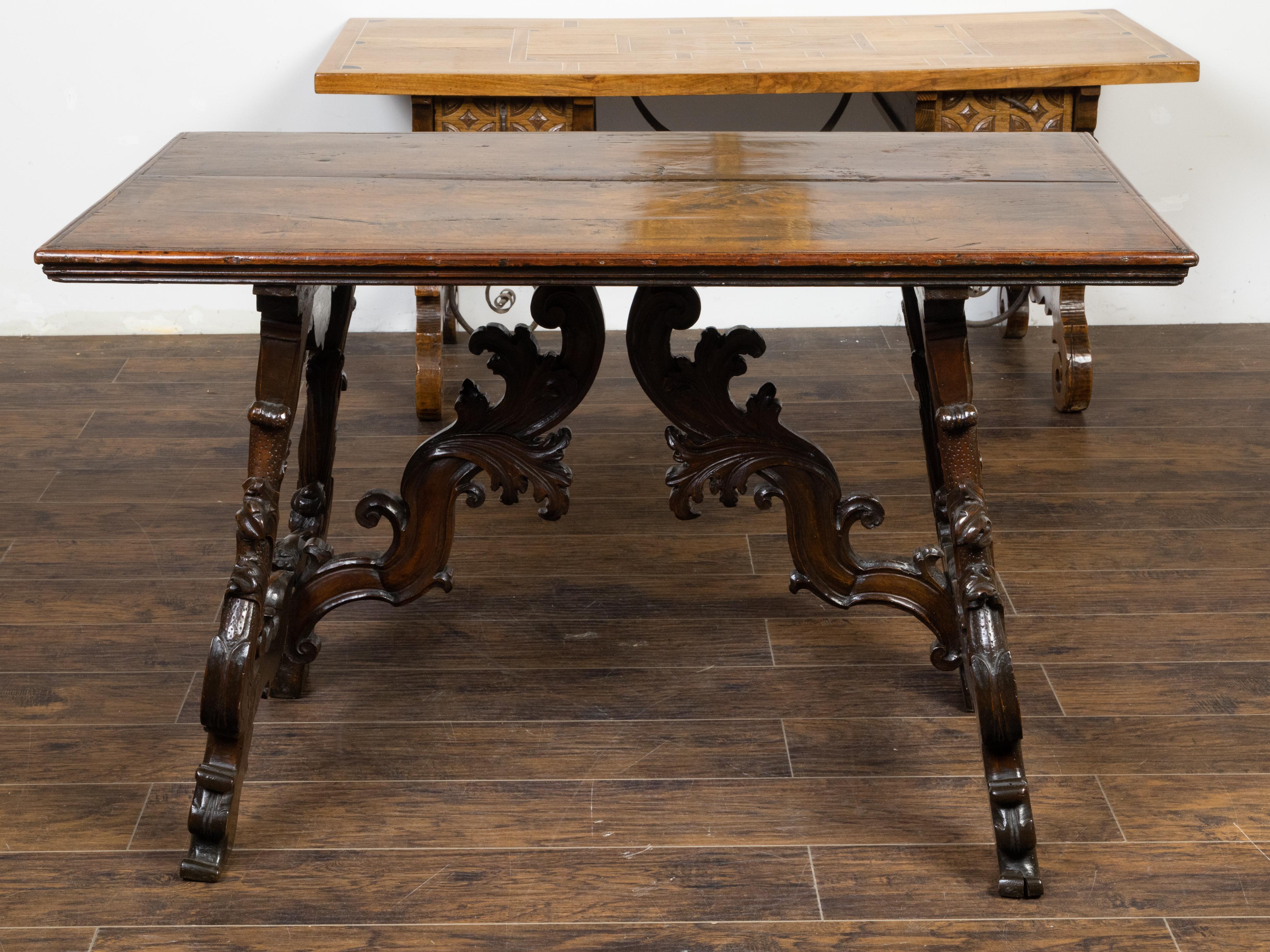 Italian 18th Century Baroque Walnut Fratino Console Table with Carved Foliage For Sale 2