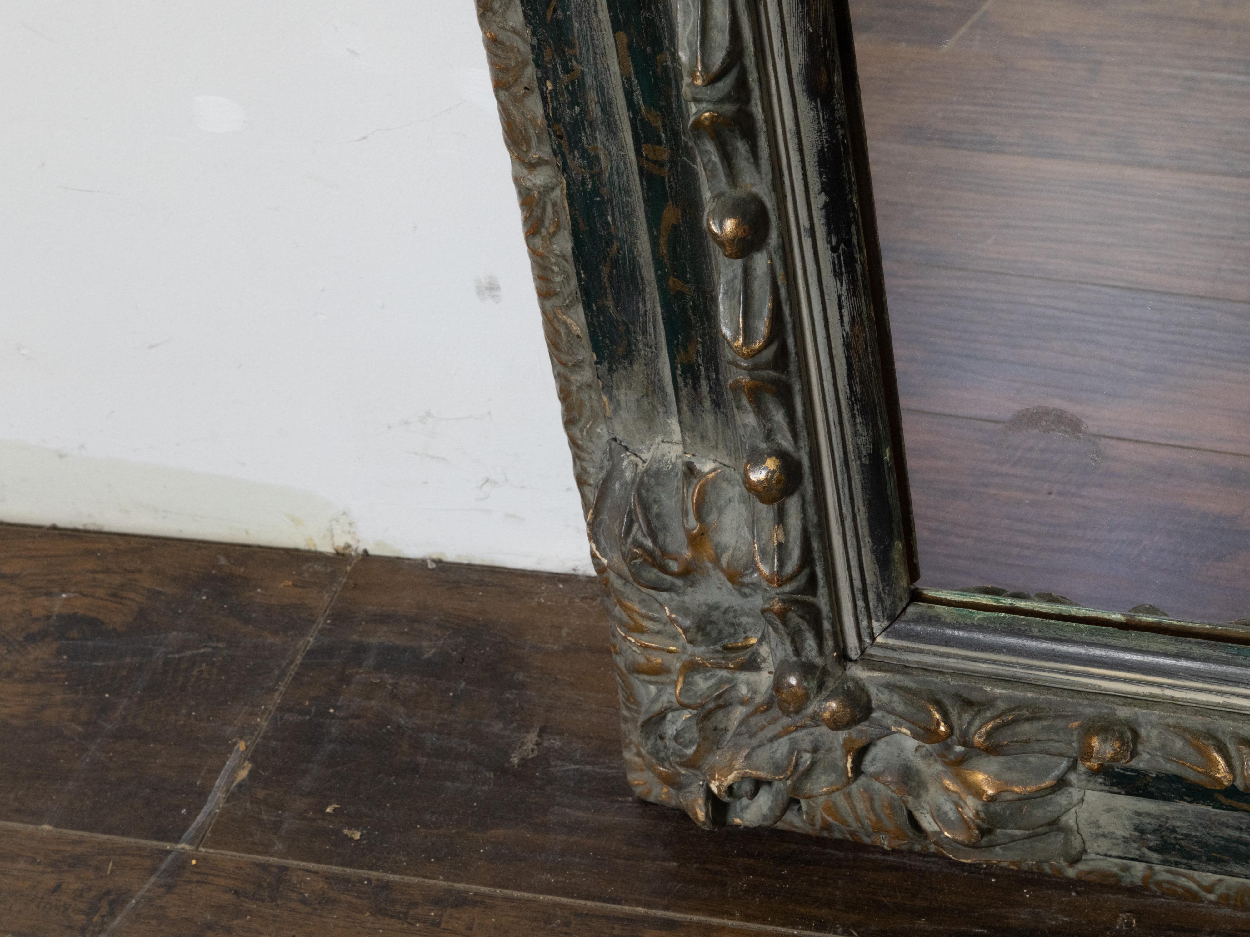 Italian 18th Century Carved and Parcel-Gilt Wooden Mirror with Foliage 1
