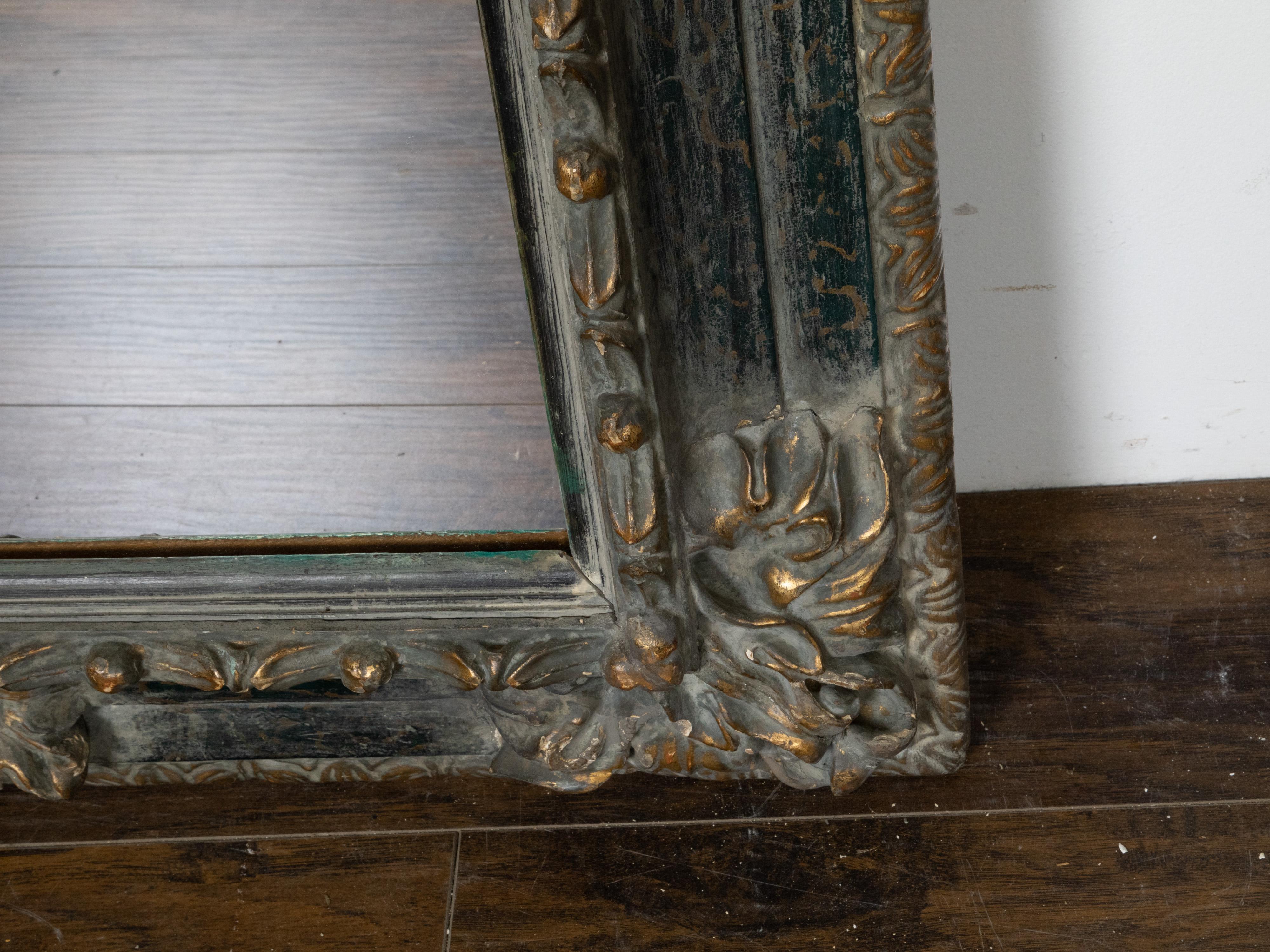 Italian 18th Century Carved and Parcel-Gilt Wooden Mirror with Foliage 4