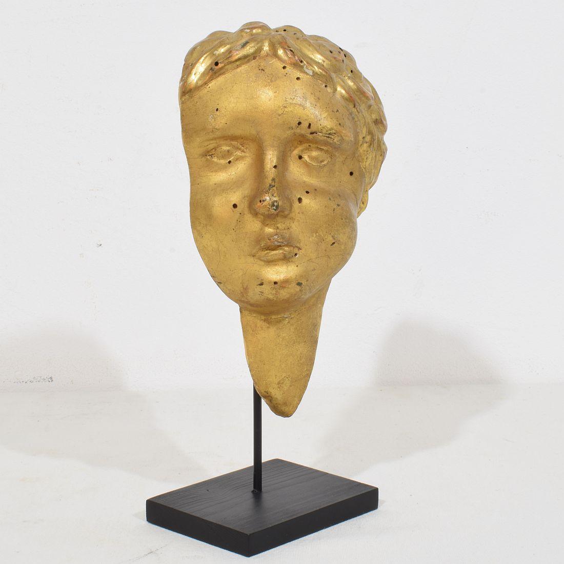 Cabeza de ángel barroca italiana del siglo XVIII tallada en madera dorada Barroco en venta