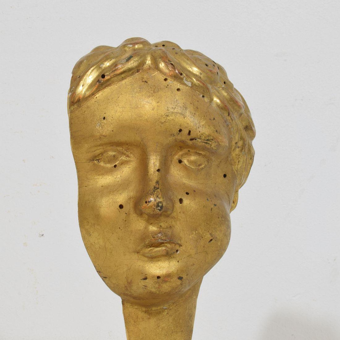 Cabeza de ángel barroca italiana del siglo XVIII tallada en madera dorada Madera en venta