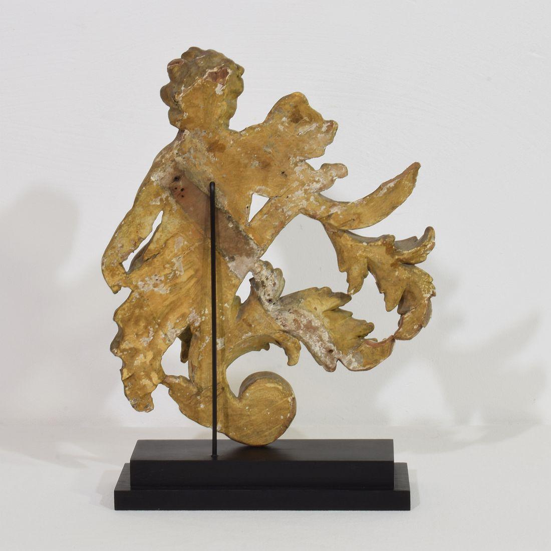 18th Century and Earlier Italian 18th Century Carved Giltwood Baroque Angel on Curl Fragment