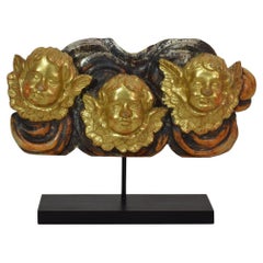 Italian 18th Century Carved Giltwood Baroque Winged Angel Heads