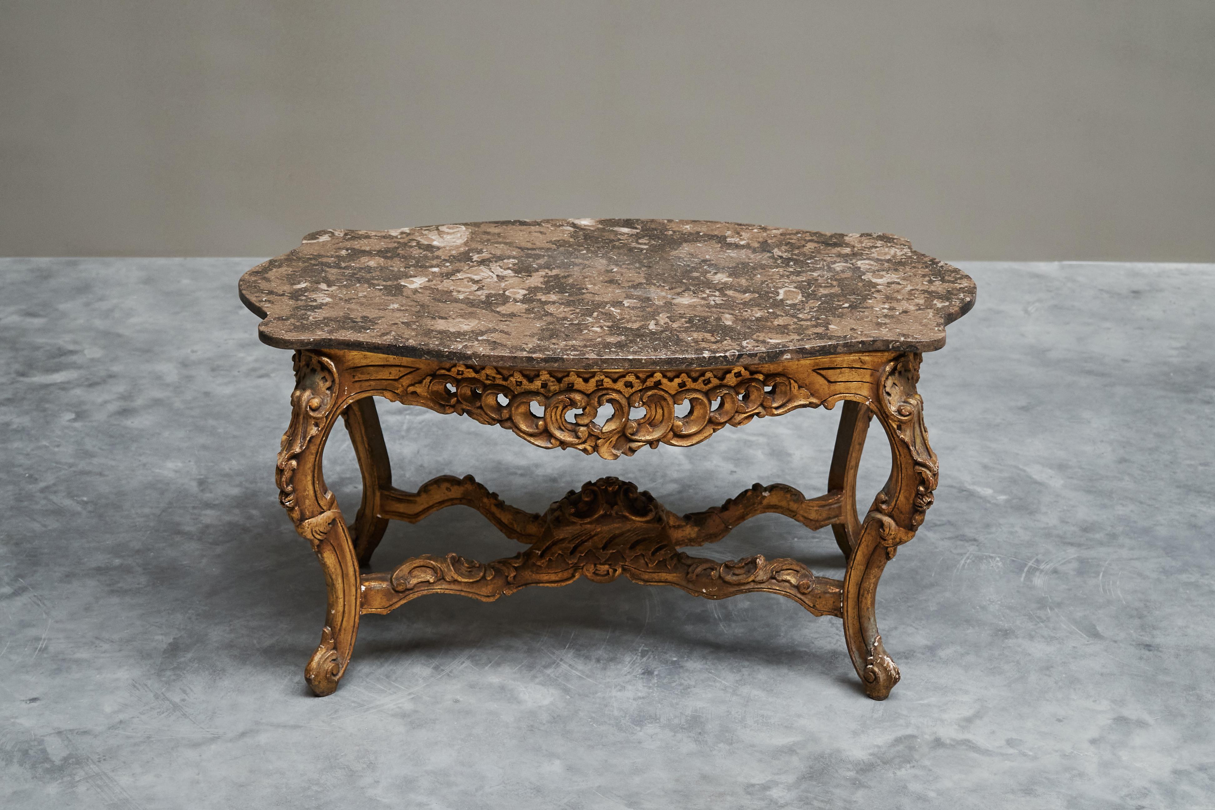 Italian 18th Century Carved Giltwood Center Table with Marble Serpentine Top

This is a very special and museum worthy 18th century Italian center table in carved and gilded wood with a beautiful serpentine shaped marble top.

It comes straight out