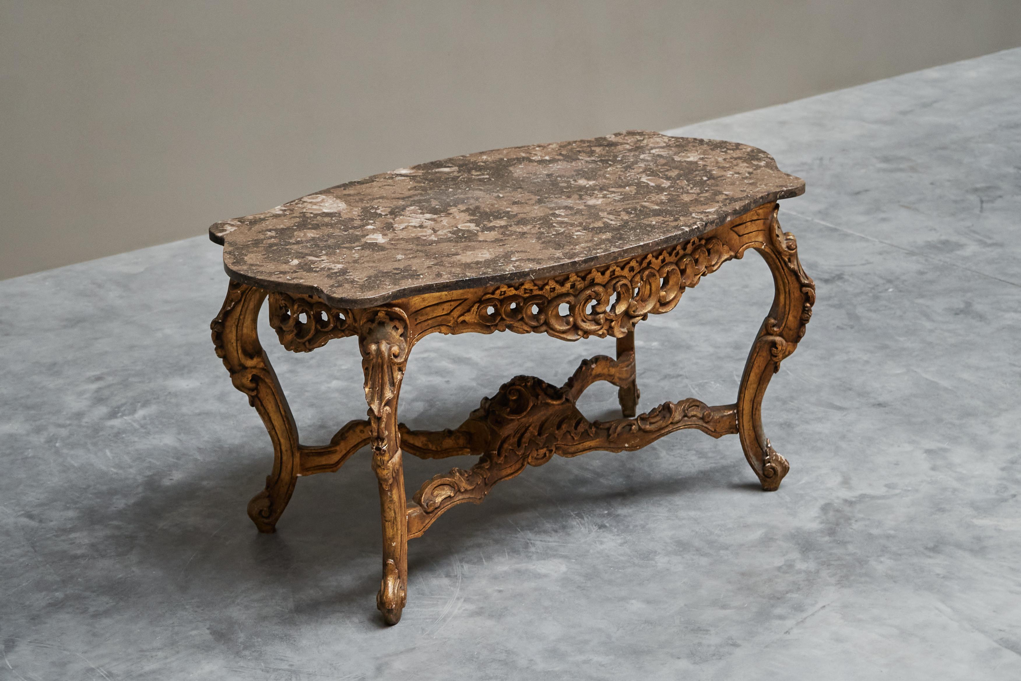 18th Century and Earlier Italian 18th Century Carved Giltwood Center Table with Marble Serpentine Top For Sale