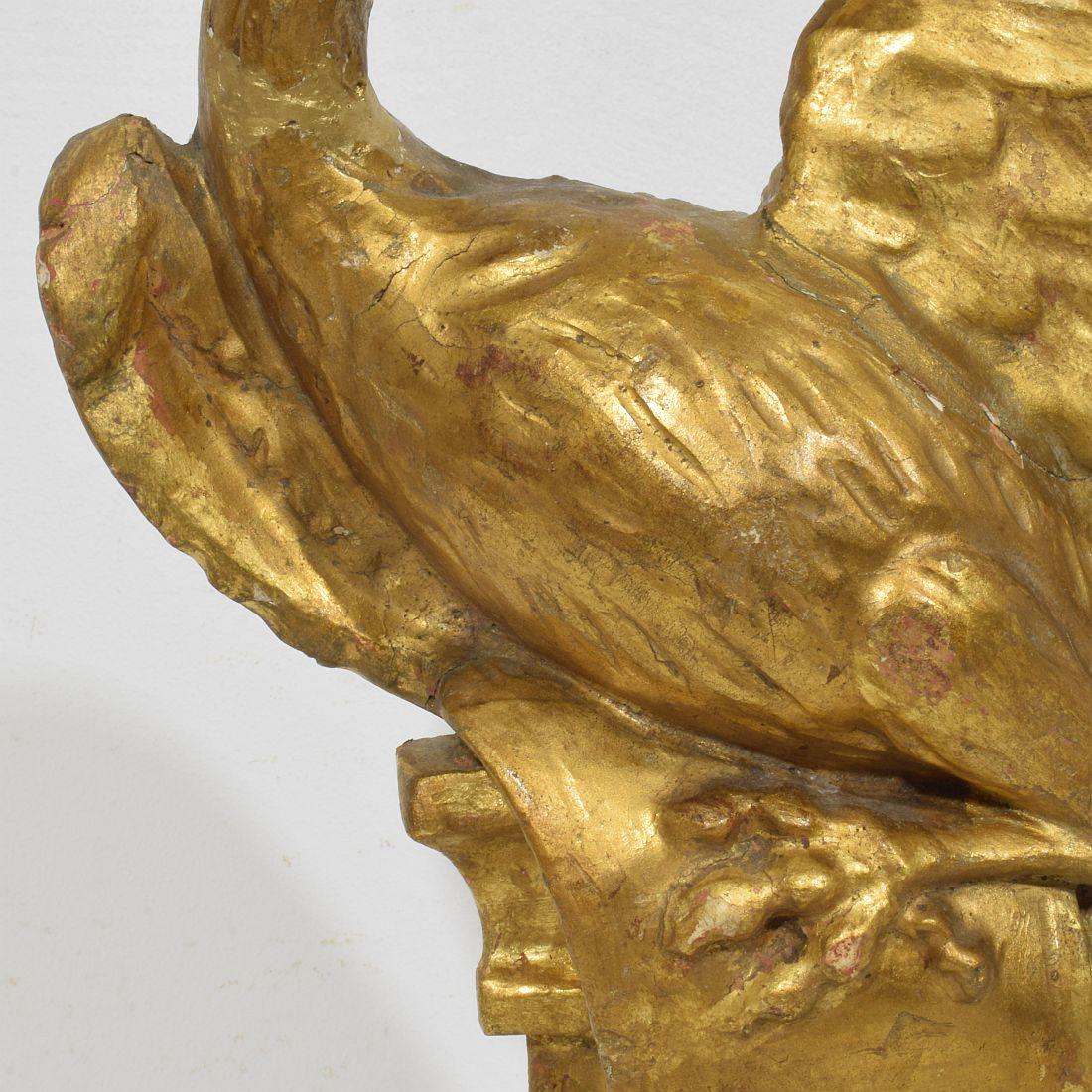 Ornement d'oiseaux italien du 18ème siècle en bois doré sculpté de style néoclassique en vente 7