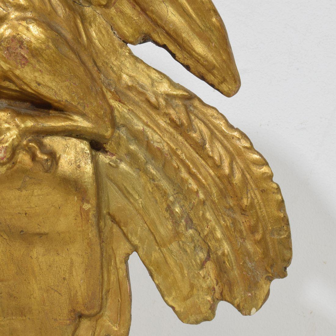 Ornement d'oiseaux italien du 18ème siècle en bois doré sculpté de style néoclassique en vente 8