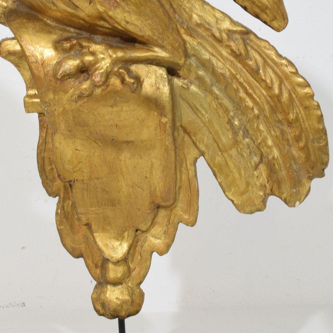 Ornement d'oiseaux italien du 18ème siècle en bois doré sculpté de style néoclassique en vente 9