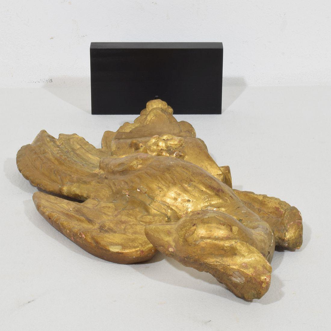 Ornement d'oiseaux italien du 18ème siècle en bois doré sculpté de style néoclassique en vente 10