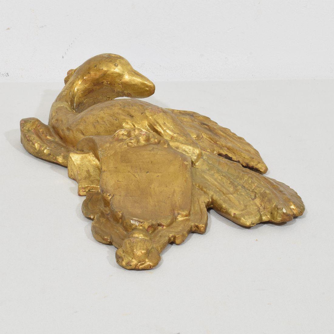 Ornement d'oiseaux italien du 18ème siècle en bois doré sculpté de style néoclassique en vente 11