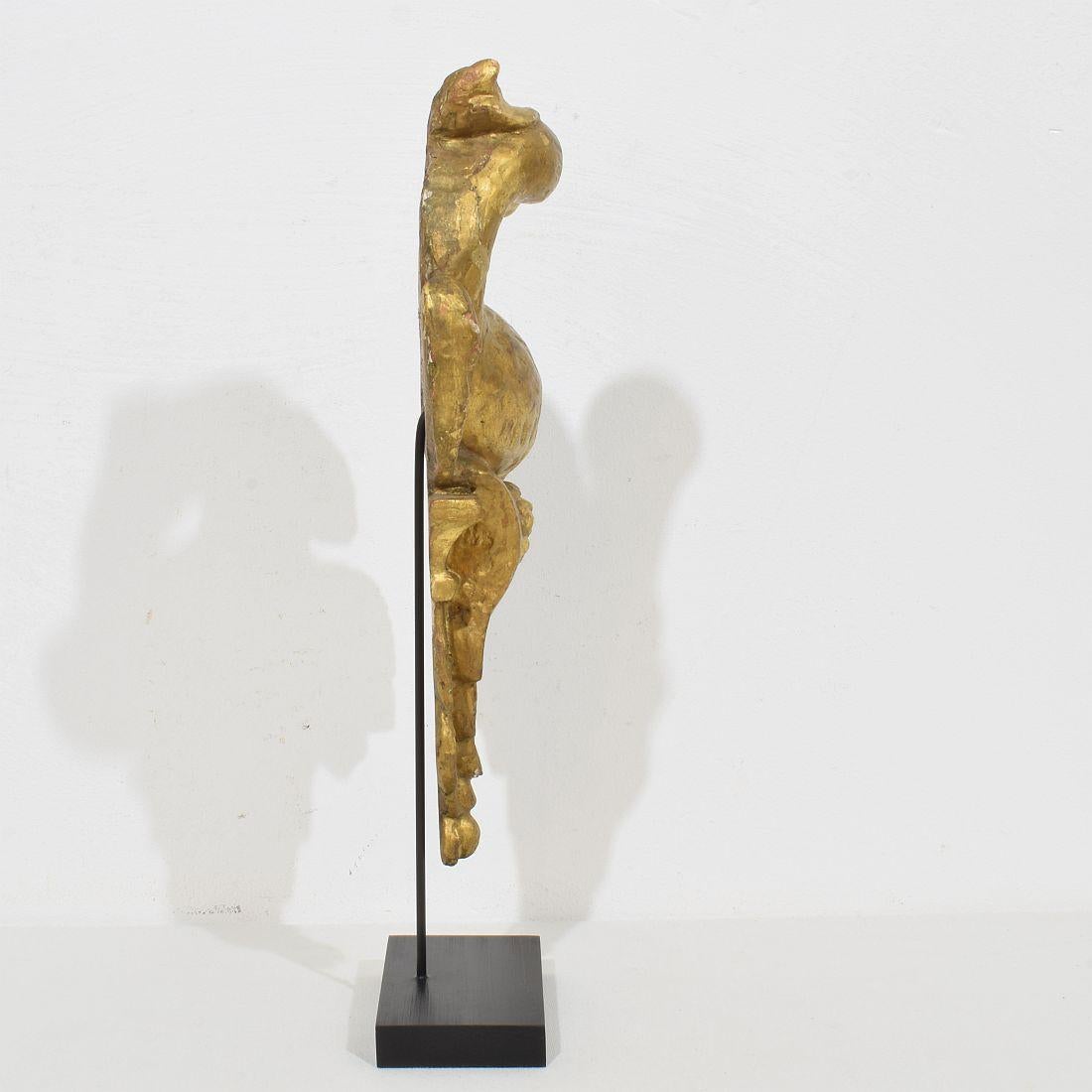 Sculpté à la main Ornement d'oiseaux italien du 18ème siècle en bois doré sculpté de style néoclassique en vente