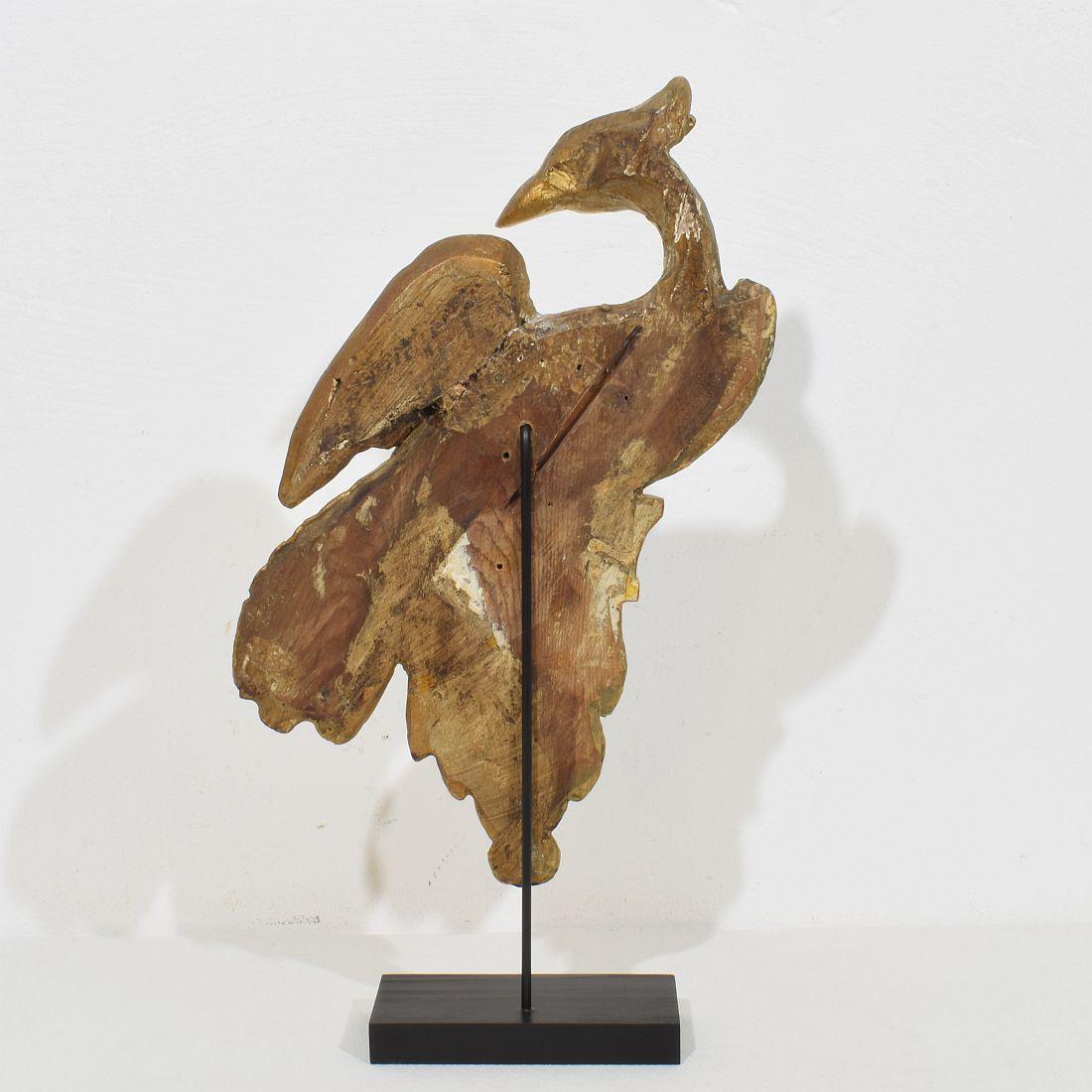 Ornement d'oiseaux italien du 18ème siècle en bois doré sculpté de style néoclassique Bon état - En vente à Buisson, FR