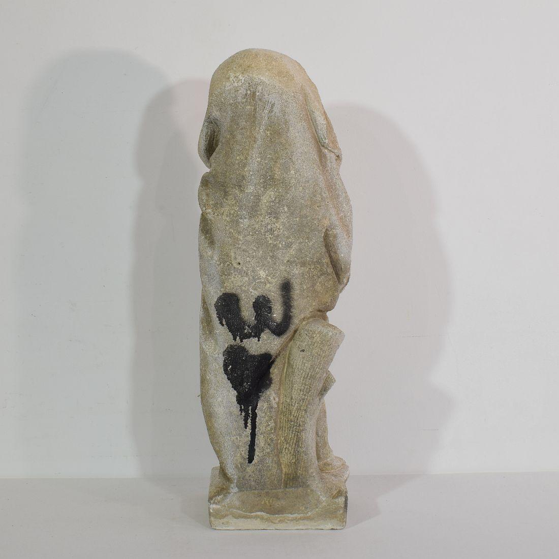 Italian 18th Century Carved Limestone Angel Cherub In Good Condition In Buisson, FR