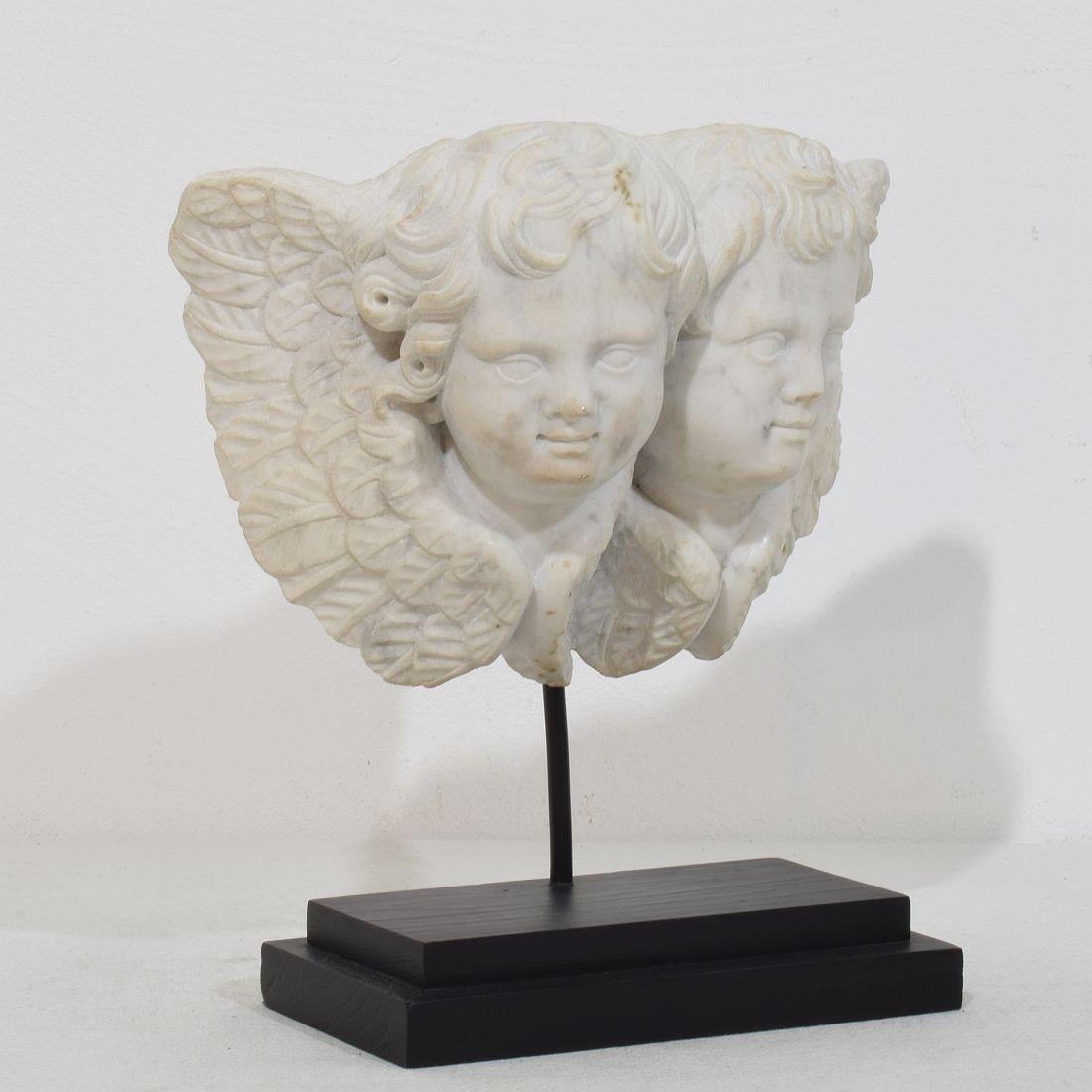 Baroque Italian, 18th Century Carved White Marble Winged Double Angel Head Ornament For Sale