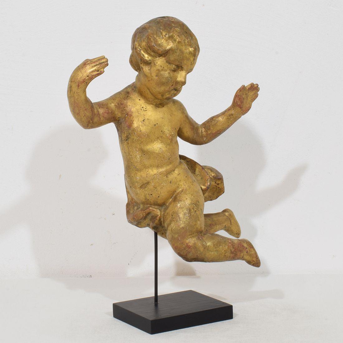Barocco Angelo barocco in legno intagliato del XVIII secolo in vendita