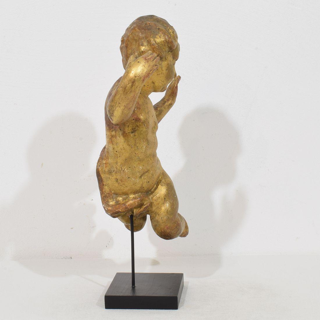 Italiano Angelo barocco in legno intagliato del XVIII secolo in vendita