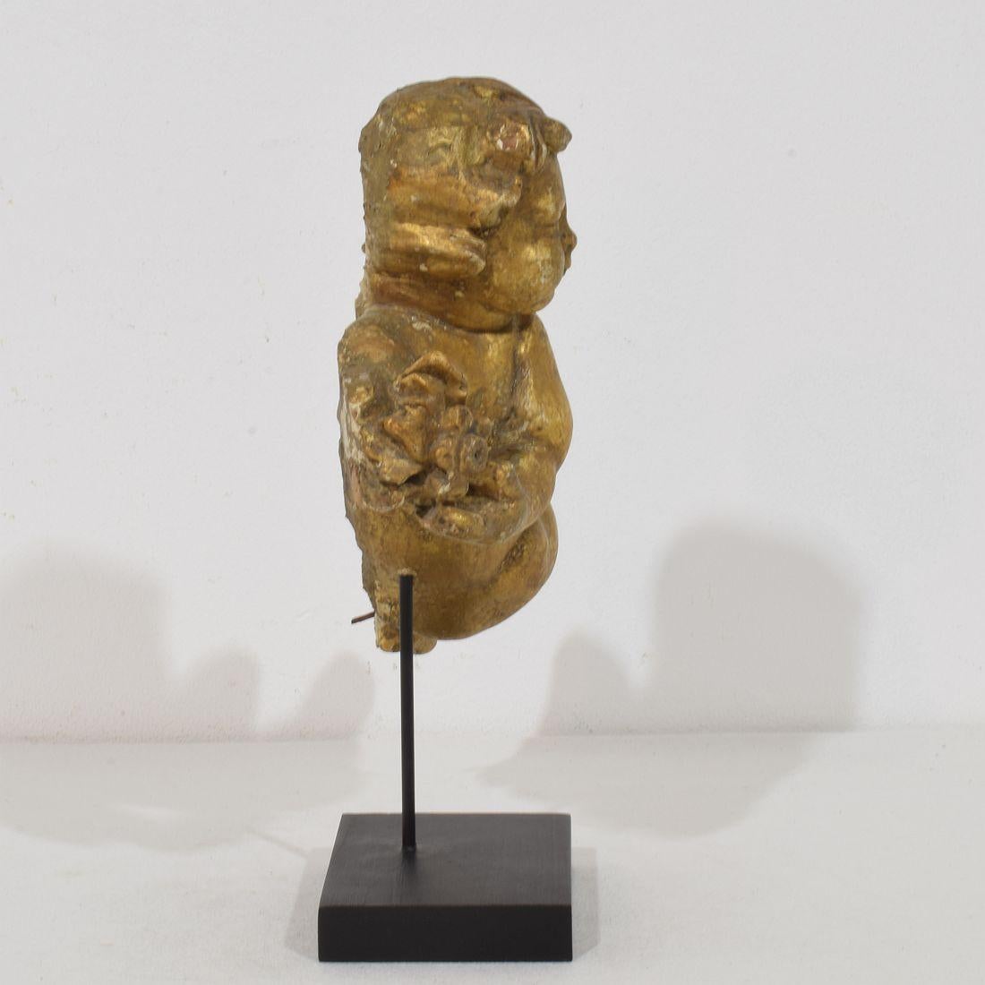 Italiano Angelo barocco in legno intagliato del XVIII secolo in vendita