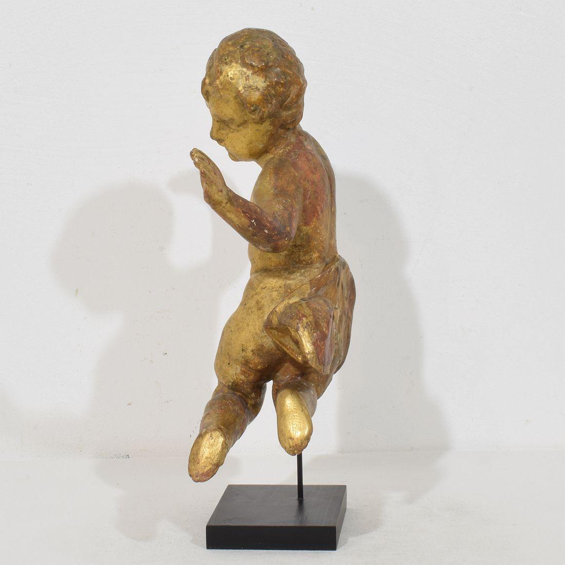 Angelo barocco in legno intagliato del XVIII secolo In condizioni buone in vendita a Buisson, FR