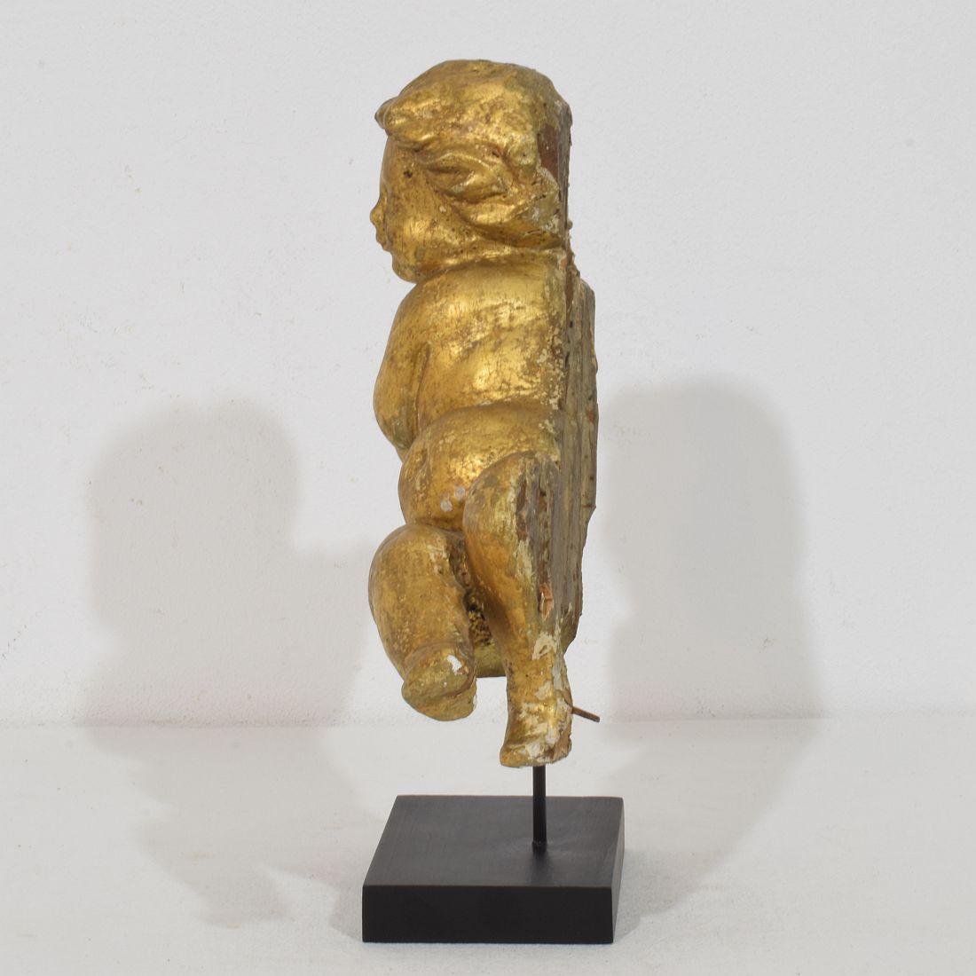 Angelo barocco in legno intagliato del XVIII secolo In condizioni buone in vendita a Buisson, FR