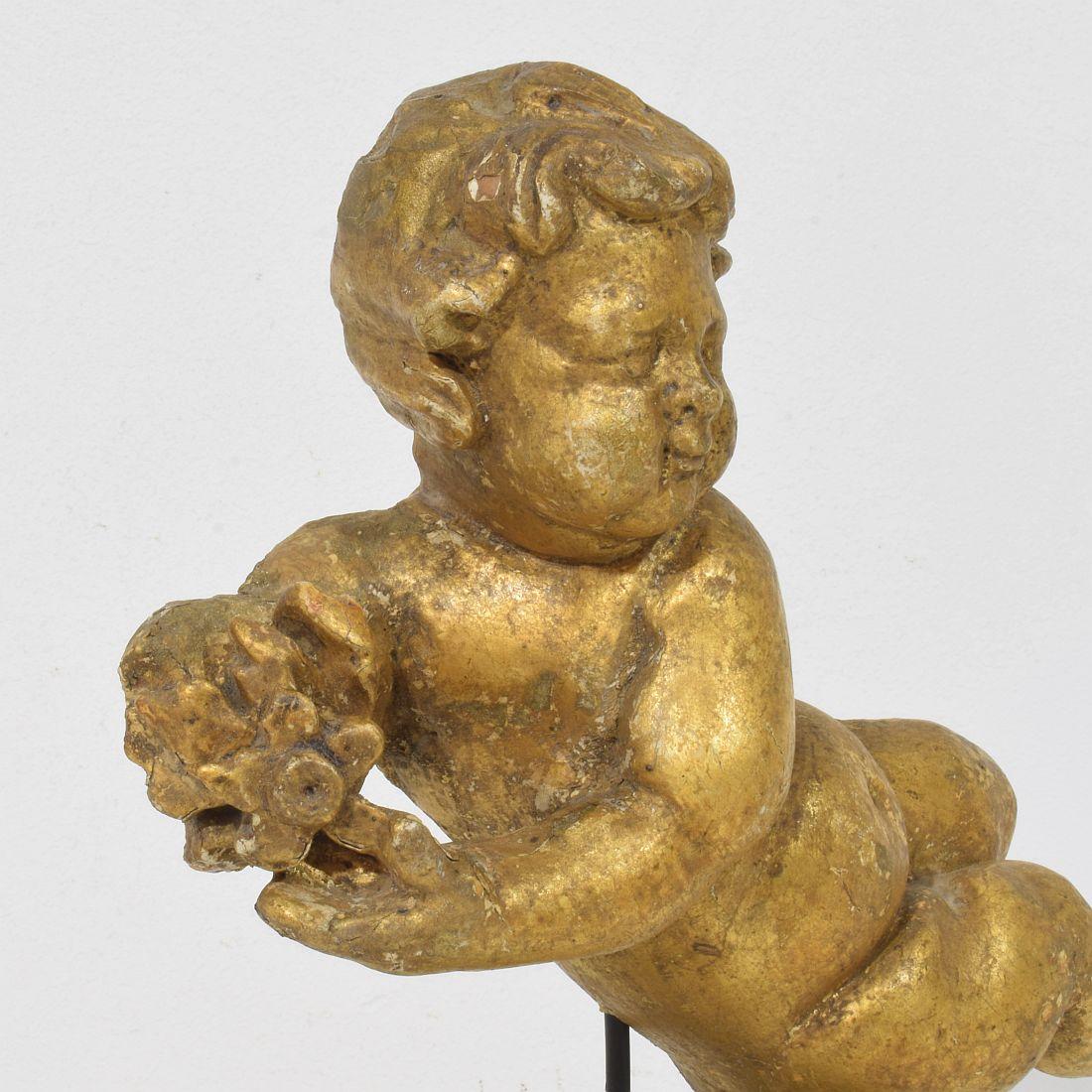 Legno Angelo barocco in legno intagliato del XVIII secolo in vendita