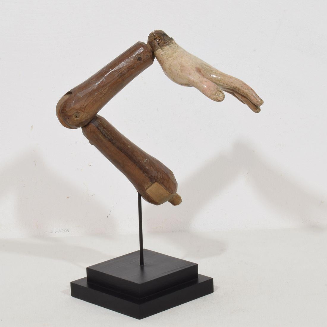 Italienisches geschnitztes Holzbarockarm einer Heiligen Figur aus dem 18. Jahrhundert im Angebot 4