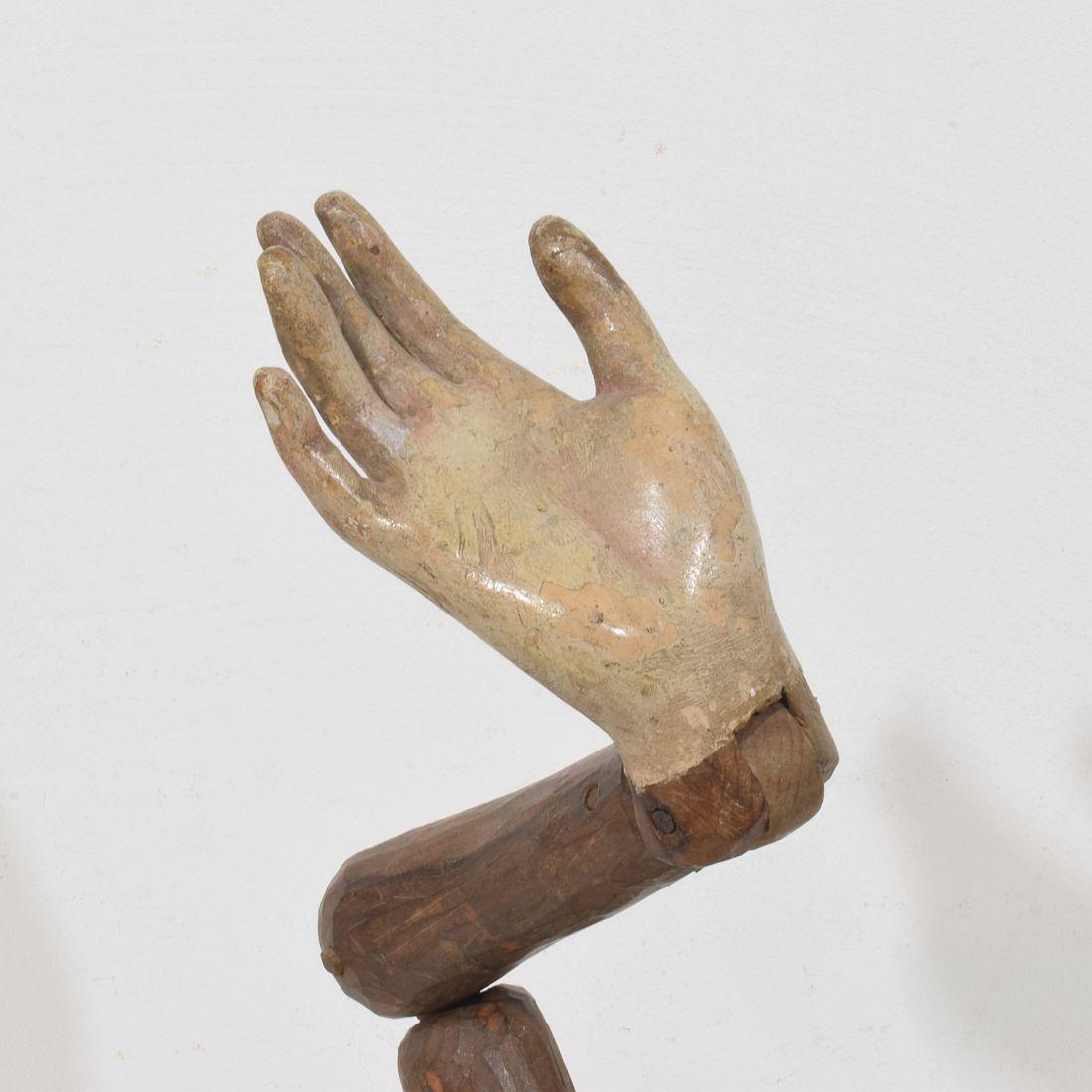 Bras baroque italien du 18ème siècle en bois sculpté représentant une figure Sainte en vente 6