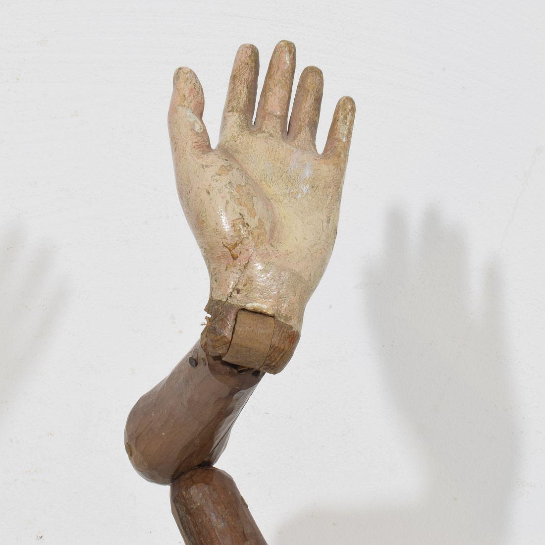 Figura barroca italiana del siglo XVIII tallada en madera del brazo de un santo en venta 6
