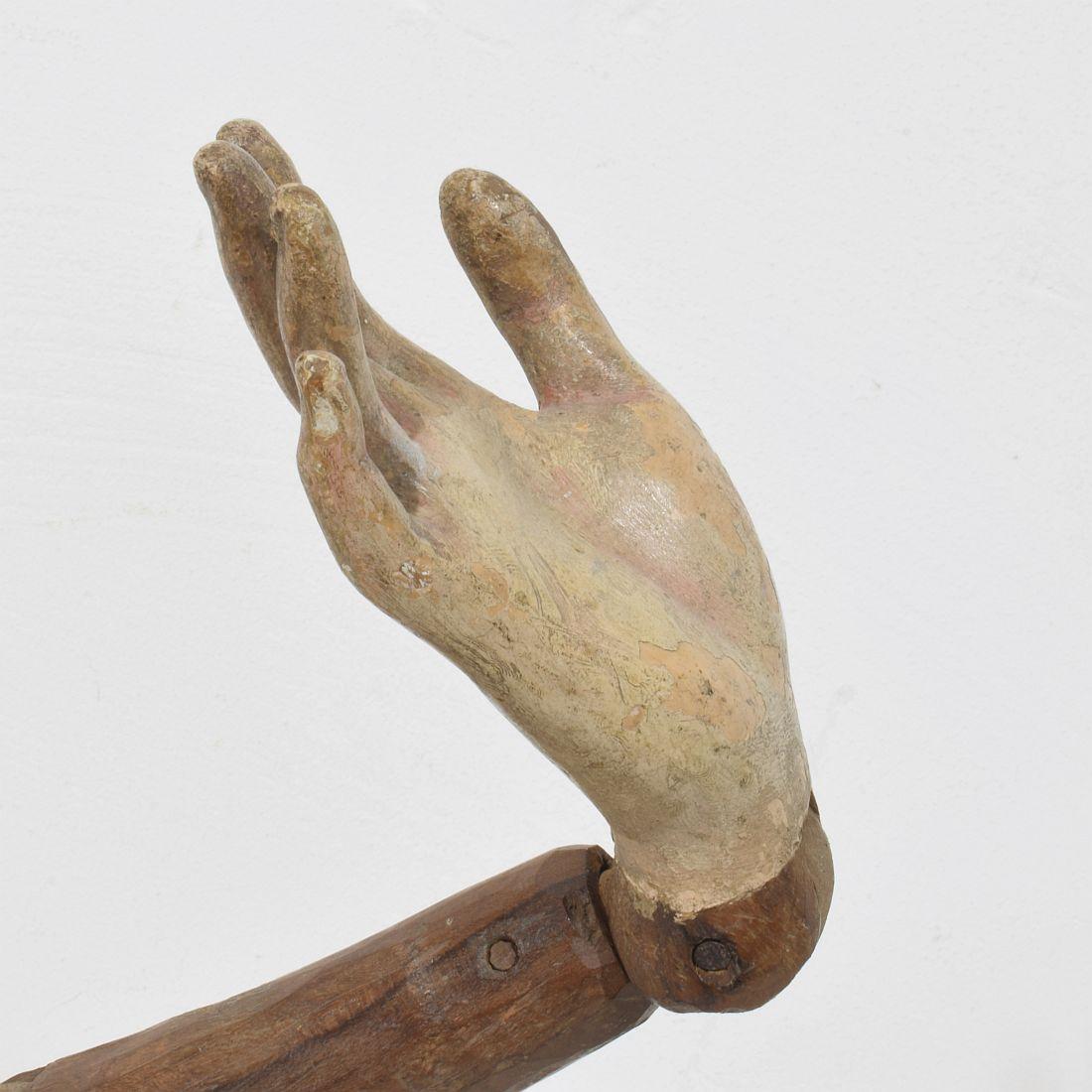 Italian 18th Century Carved Wooden Baroque Arm Of A Saint Figure en venta 6