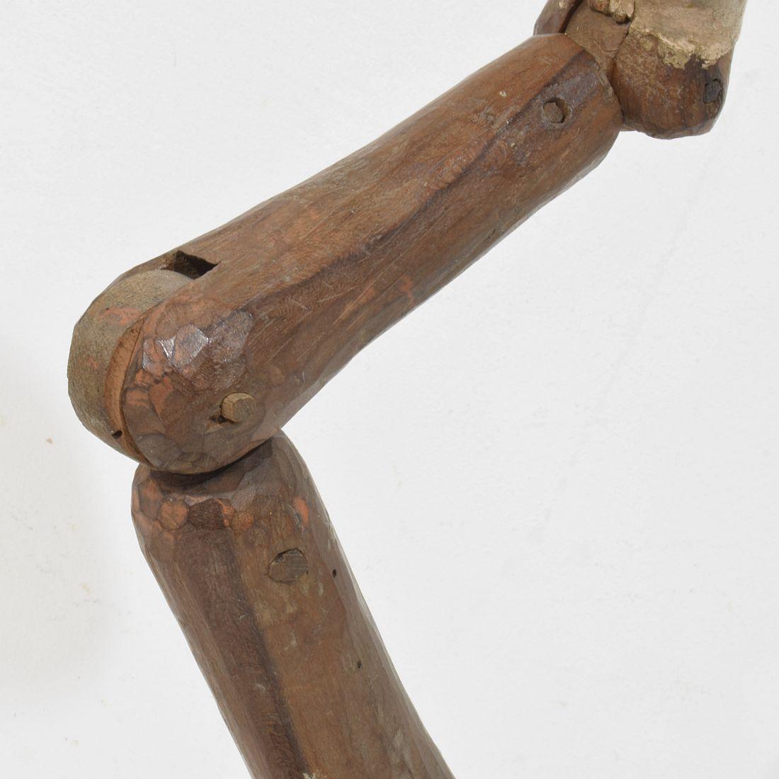 Italian 18th Century Carved Wooden Baroque Arm Of A Saint Figure en venta 8