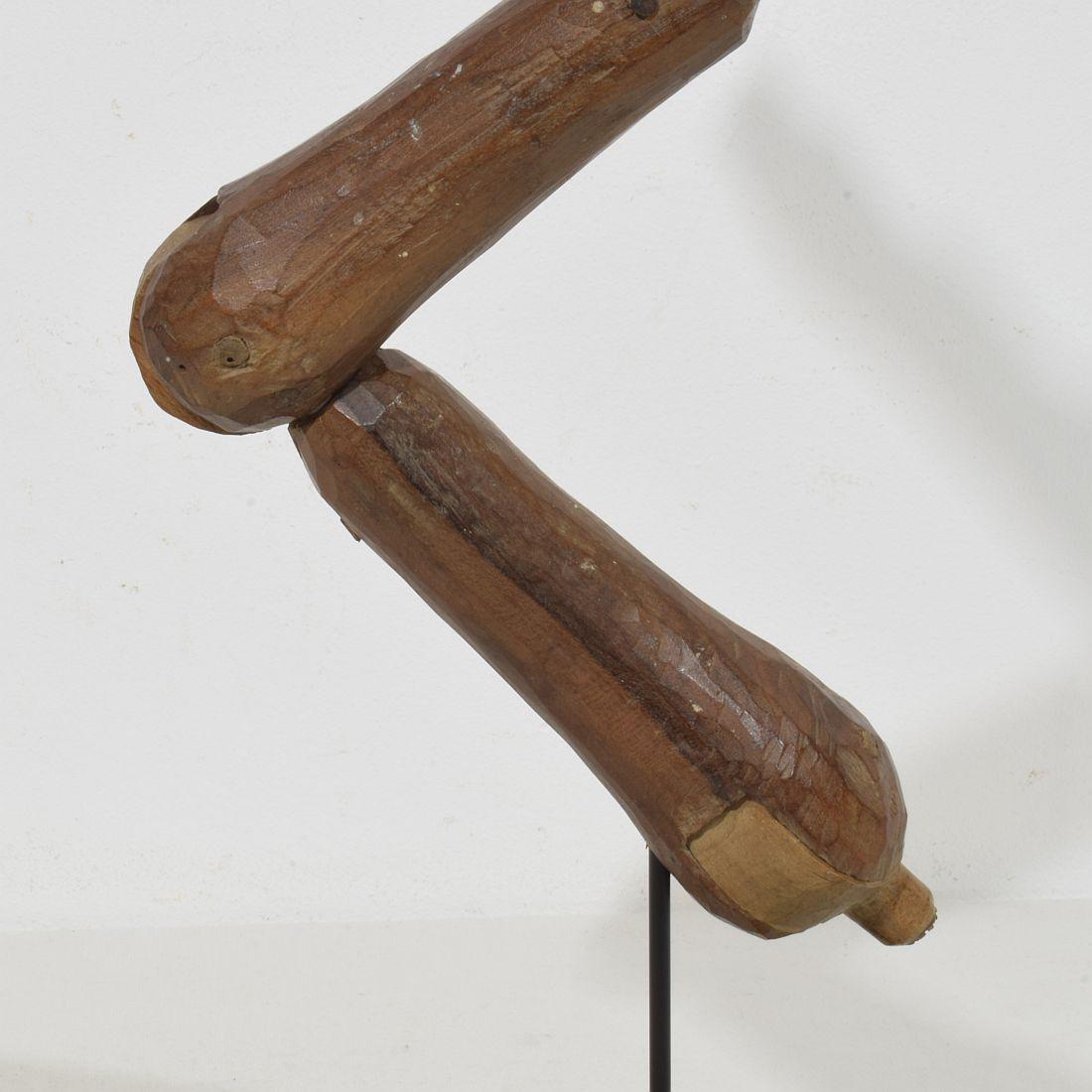 Figura barroca italiana del siglo XVIII tallada en madera del brazo de un santo en venta 9