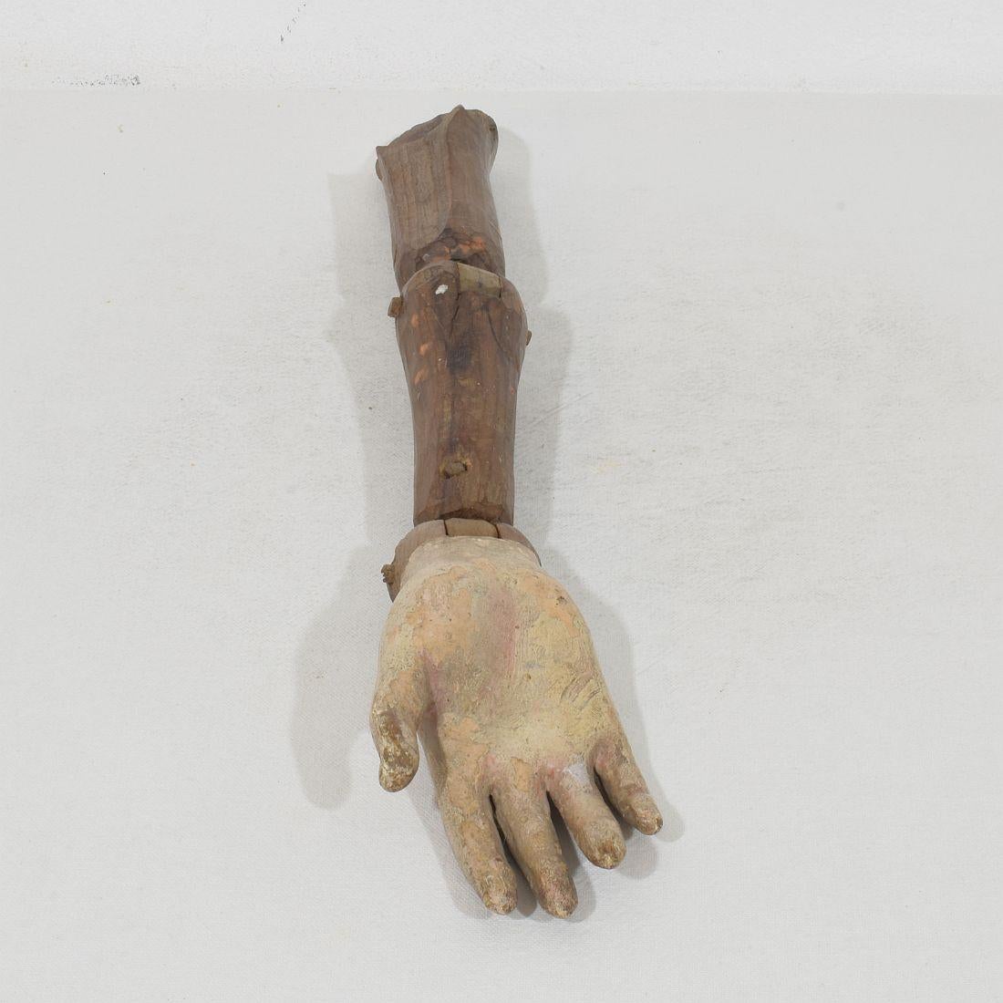 Italian 18th Century Carved Wooden Baroque Arm Of A Saint Figure en venta 11