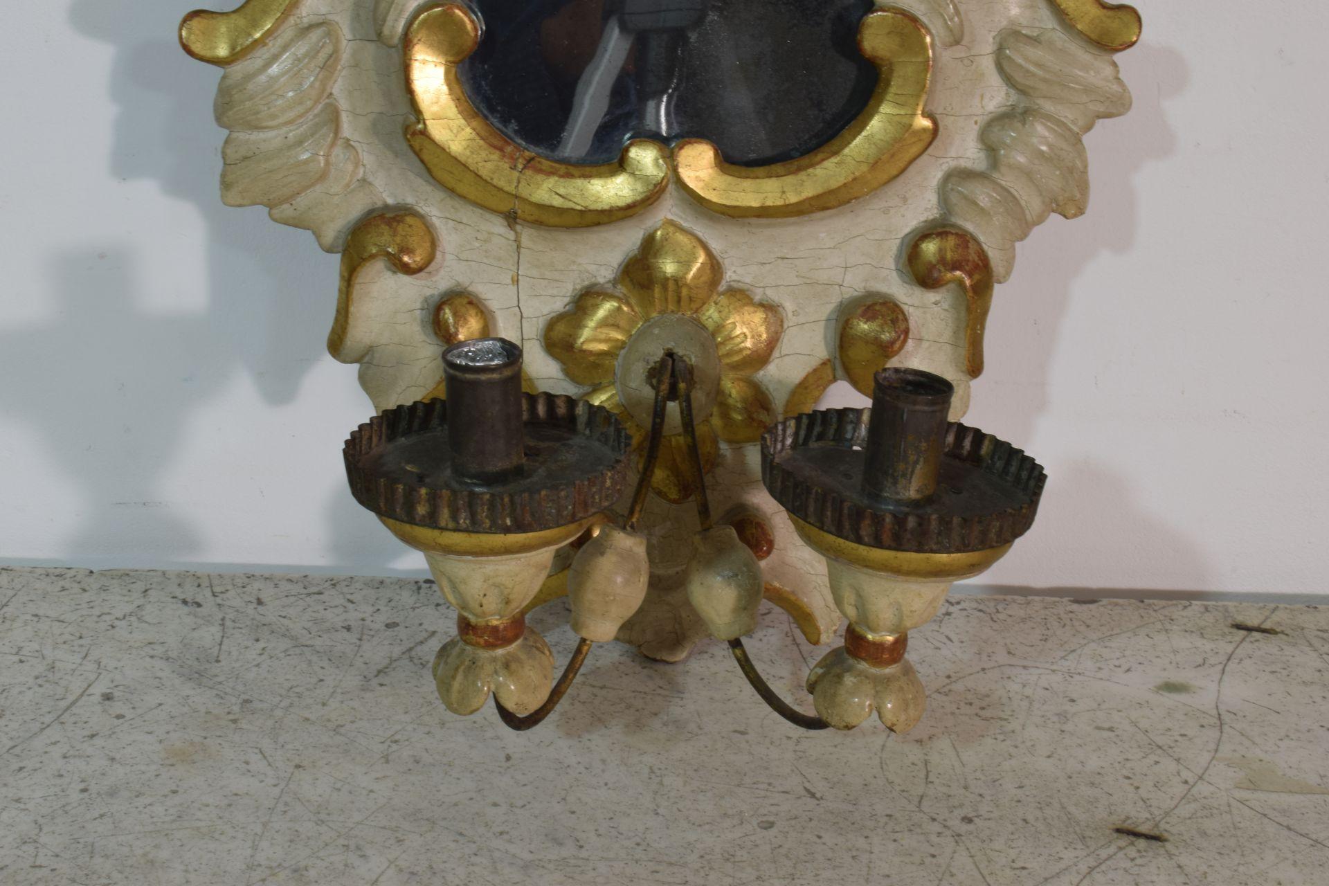 Italian 18th Century Carved  Wooden Baroque Girandole Mirror with Sconce 9