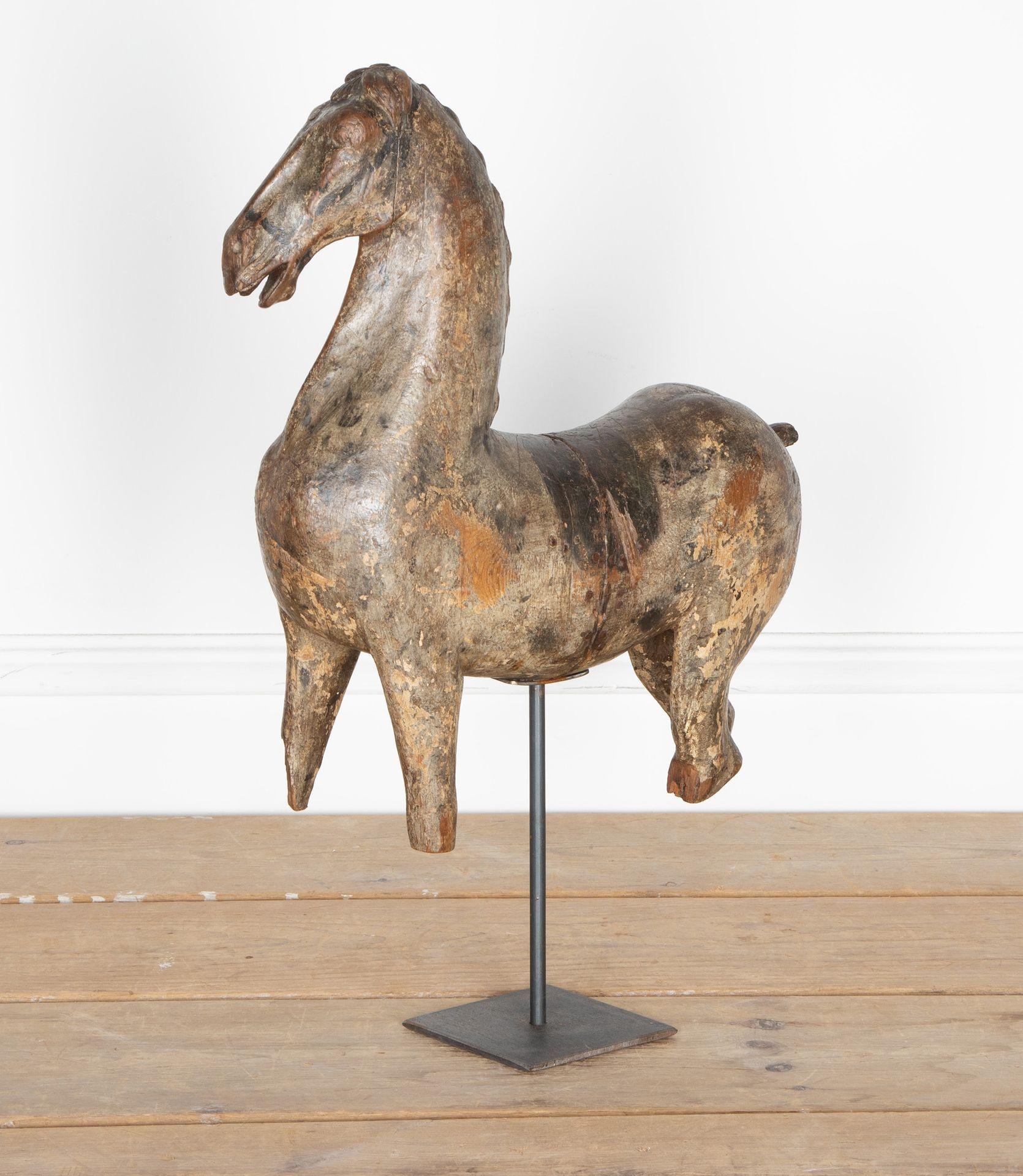 Caballo italiano de madera tallada del siglo XVIII siglo XVIII y antes