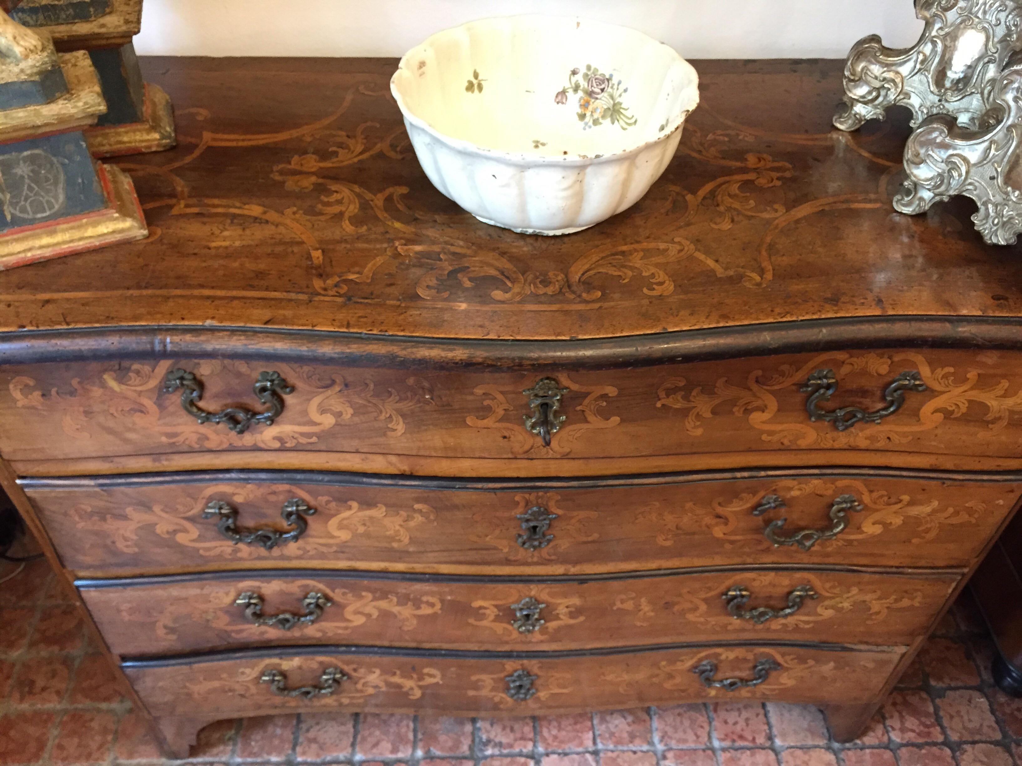 Italian 18th Century Chest of Drawers Piedmontese Inlaid Walnut Commode In Good Condition In Milan, IT