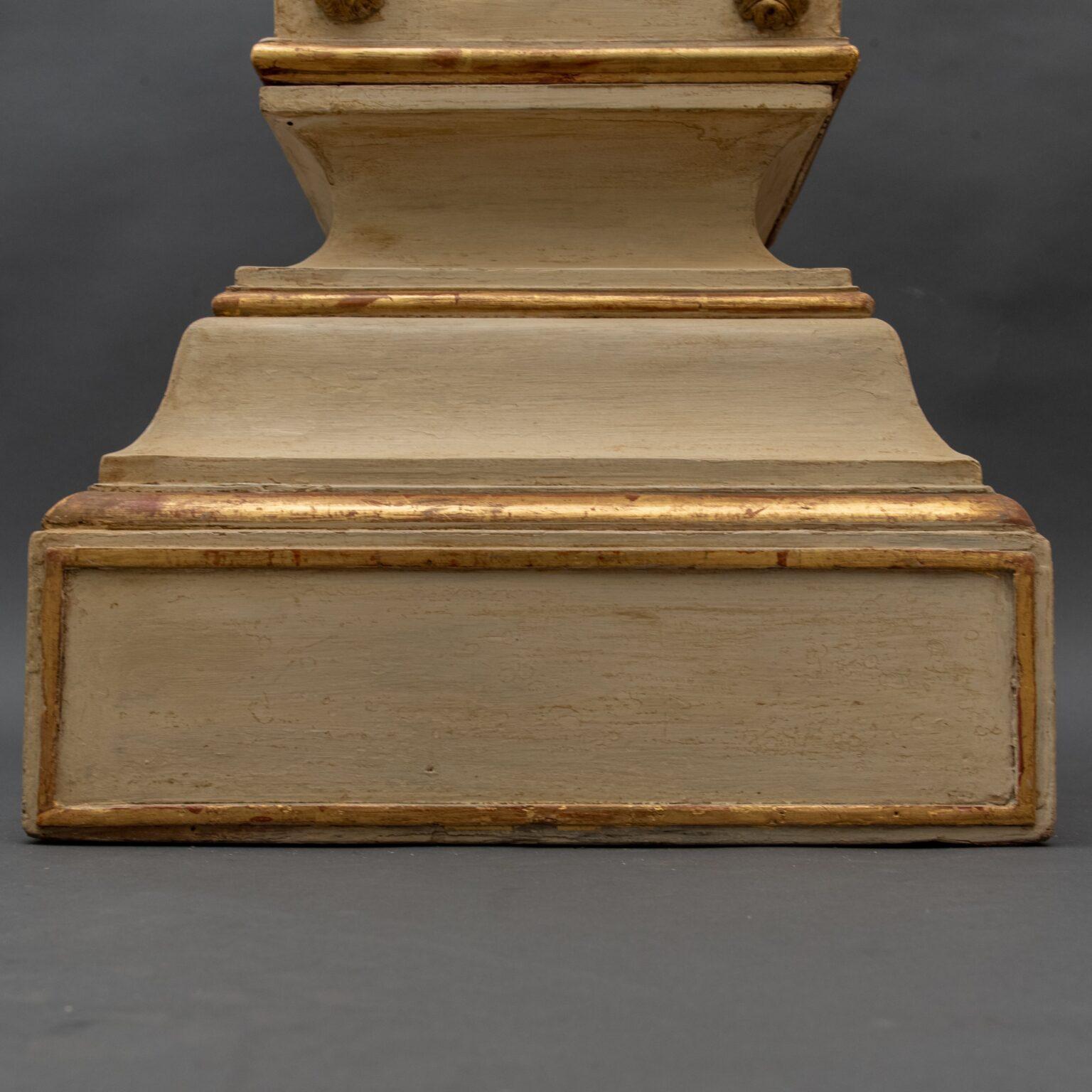Giltwood Italian Column in Lacquered and Gilded Wood