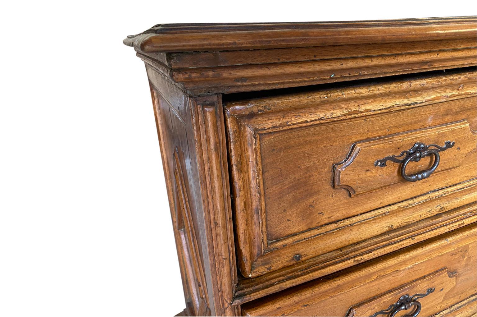 Italian 18th Century Commode For Sale 1